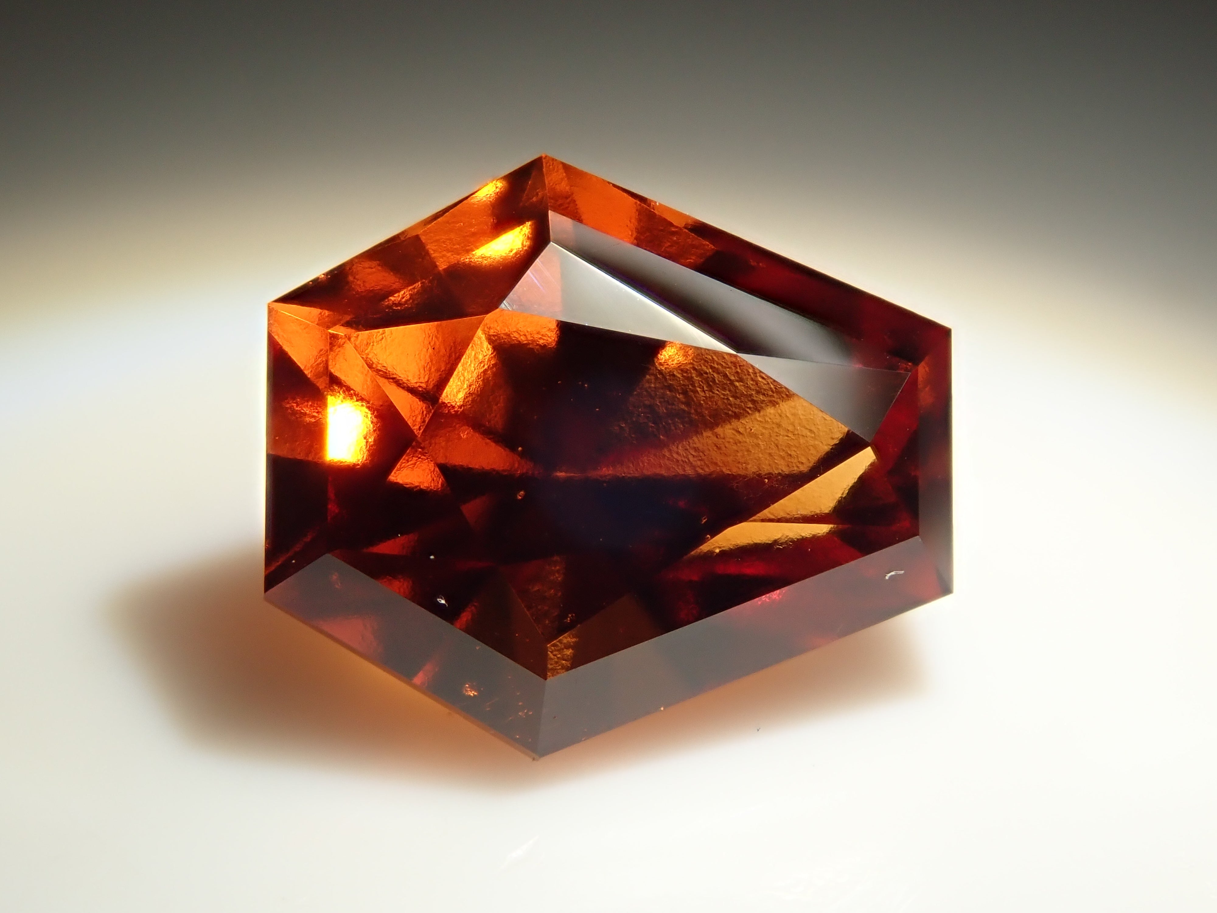 【2/14 22時販売】スリランカ産ヘソナイトガーネット 1.674ctルース