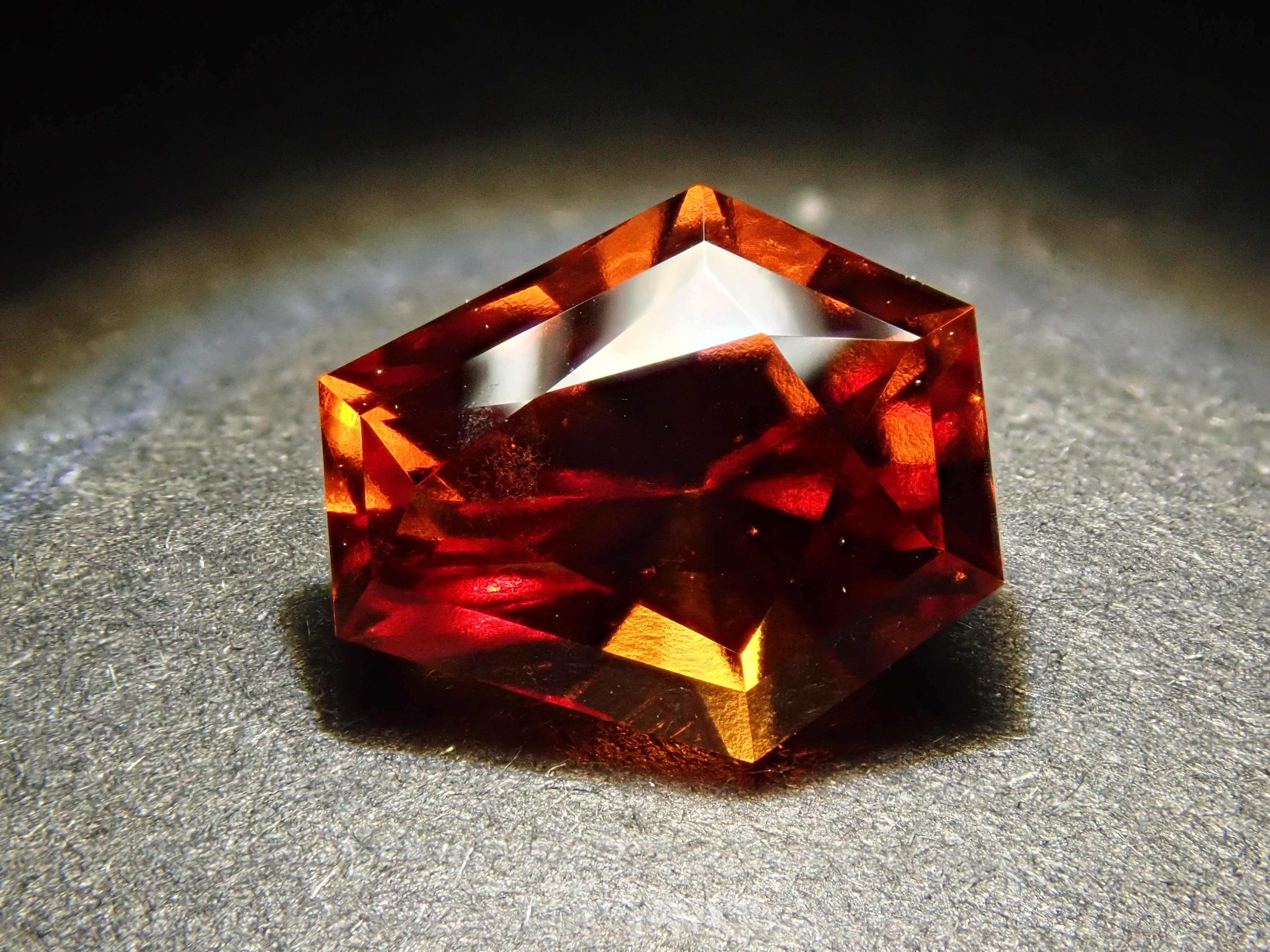 【2/14 22時販売】スリランカ産ヘソナイトガーネット 1.674ctルース