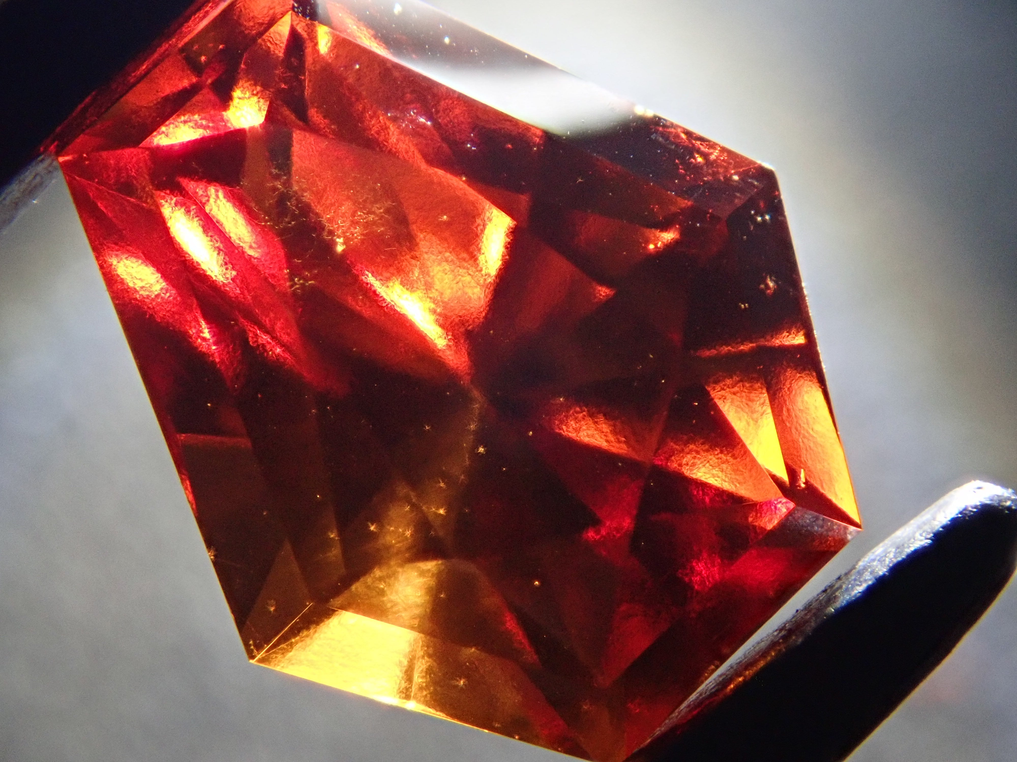 【2/14 22時販売】スリランカ産ヘソナイトガーネット 1.674ctルース