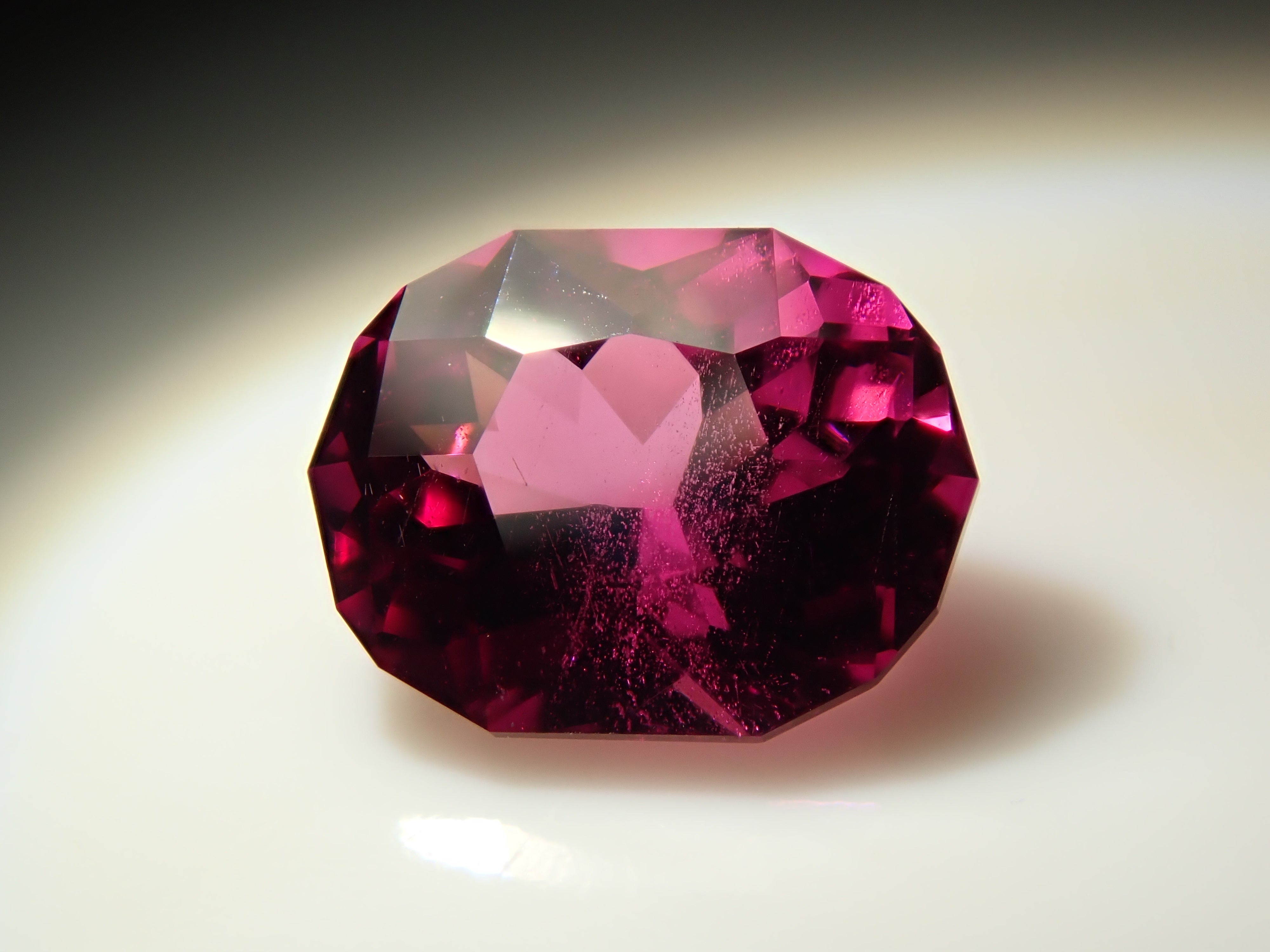 【2/14 22時販売】タンザニア産ロードライトガーネット 0.733ctルース