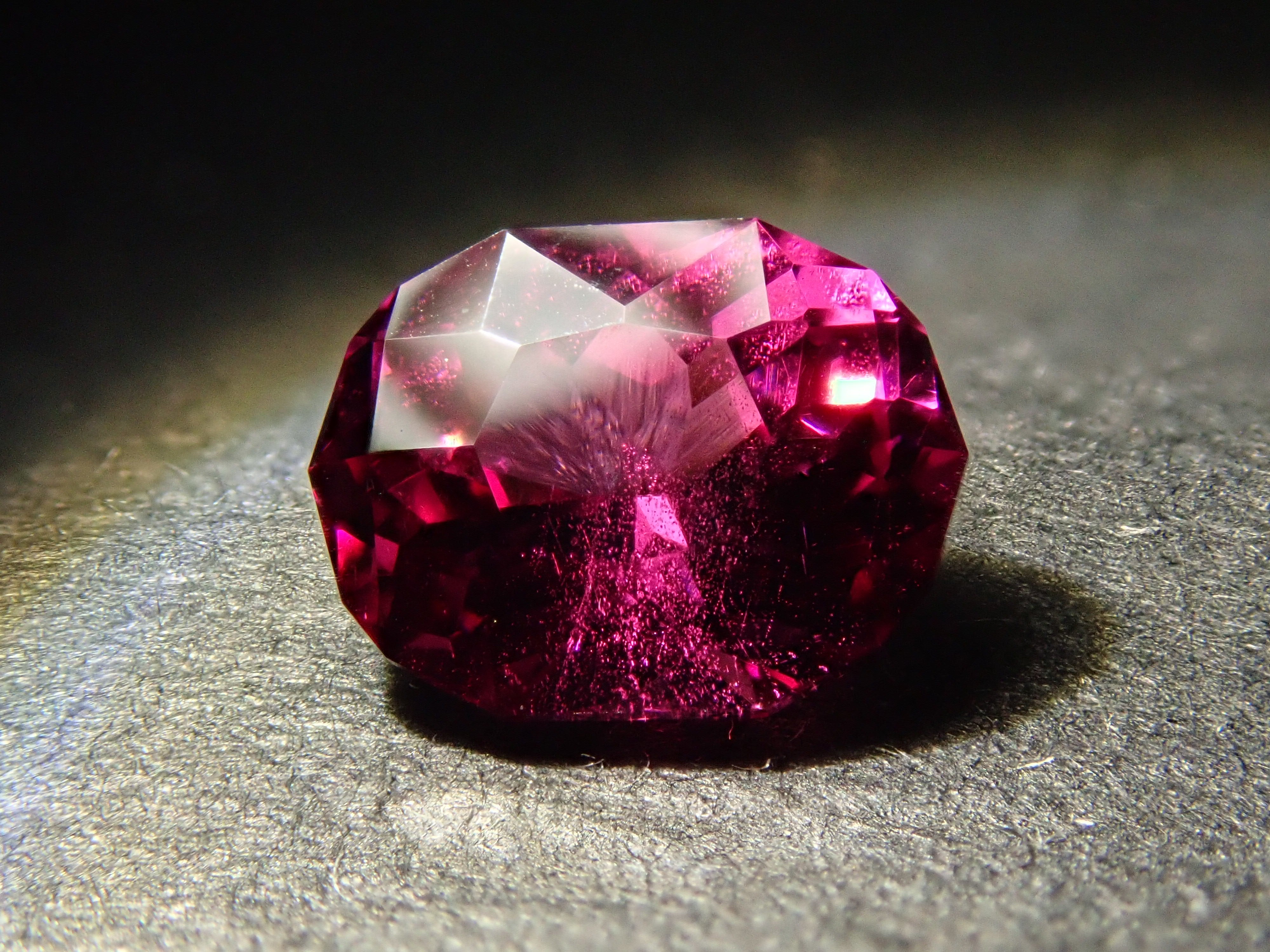 【2/14 22時販売】タンザニア産ロードライトガーネット 0.733ctルース