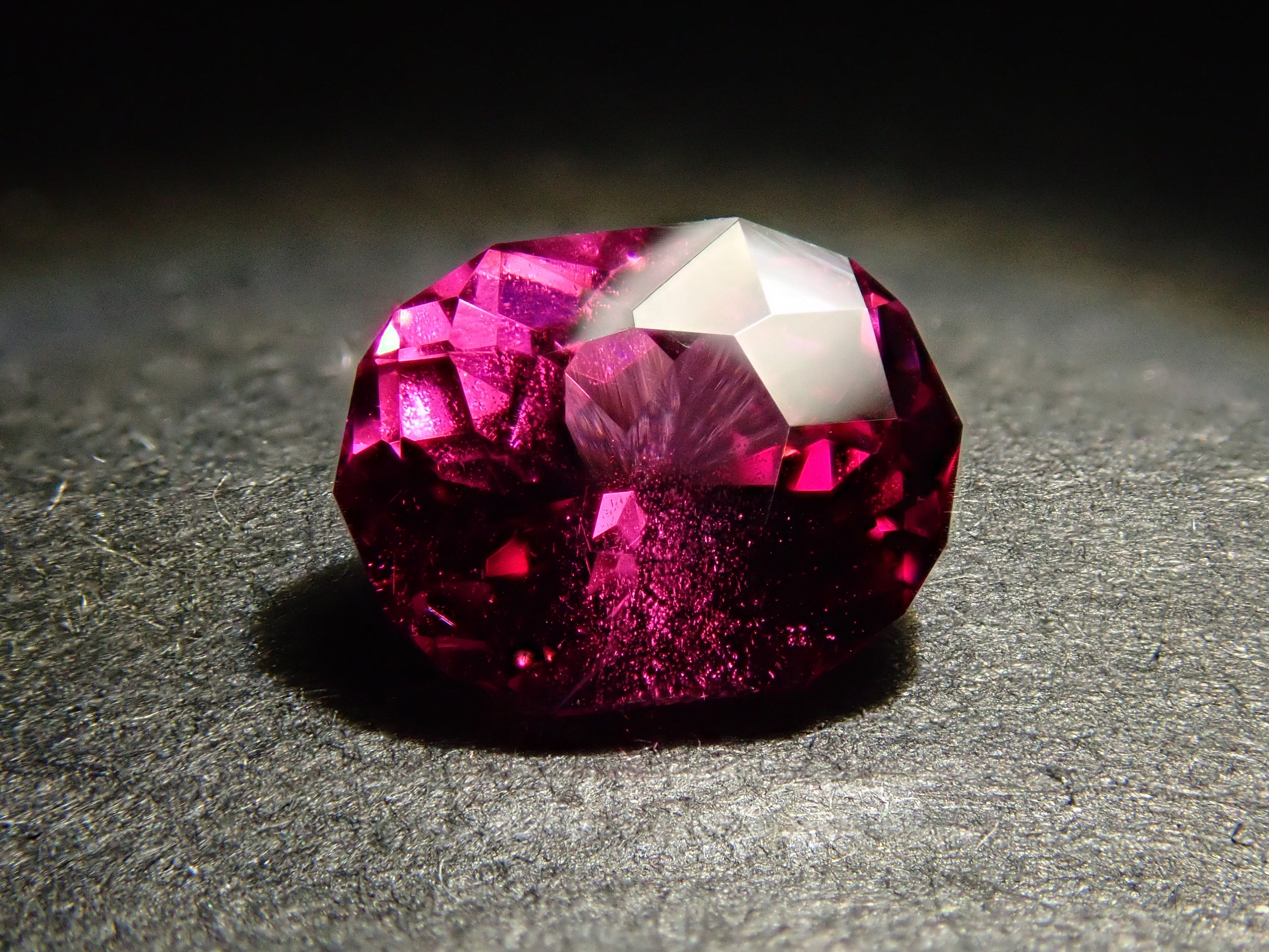 【2/14 22時販売】タンザニア産ロードライトガーネット 0.733ctルース