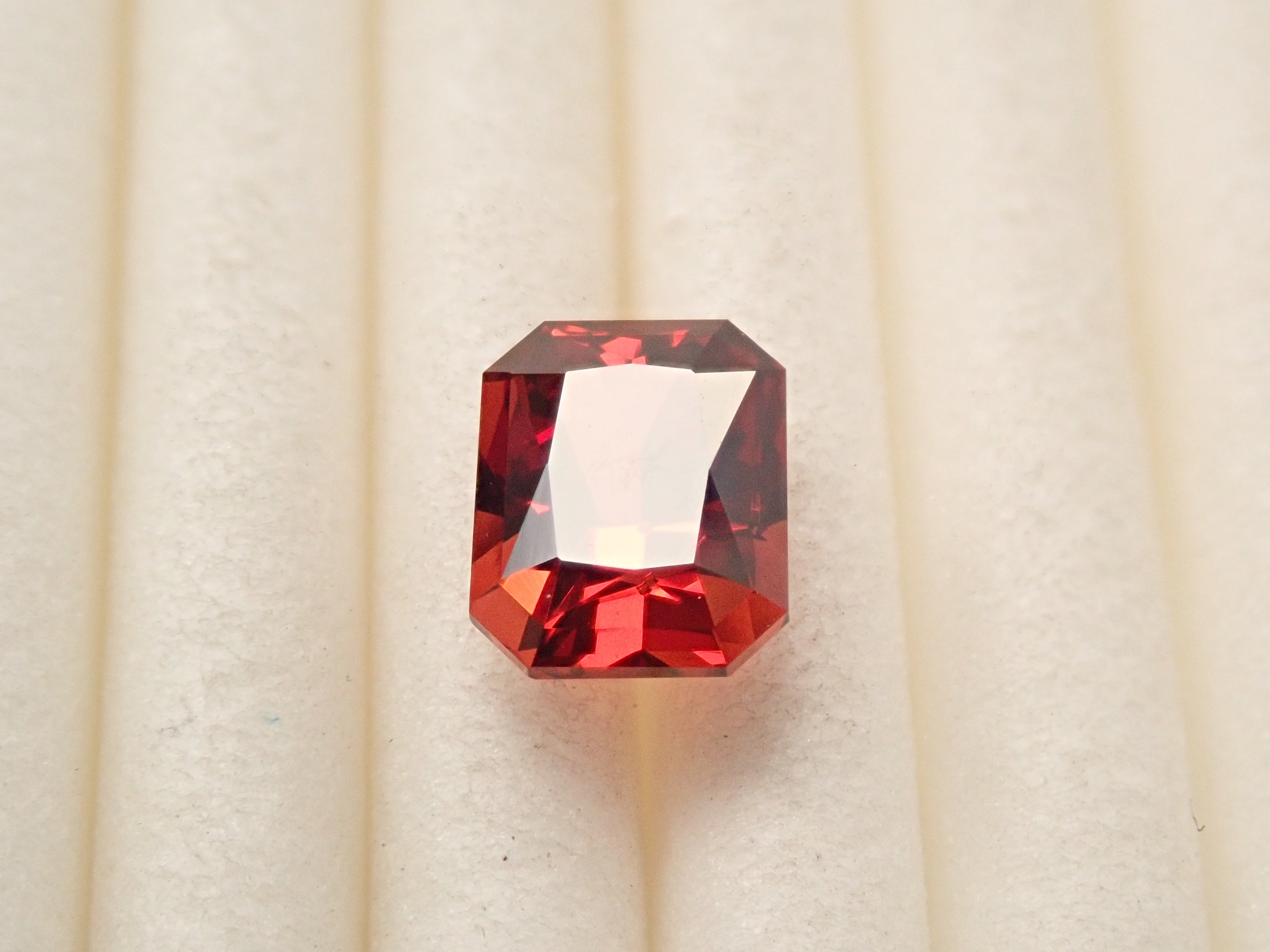 【12561624掲載】タンザニア産スペサルティンガーネット 1.168ctルース