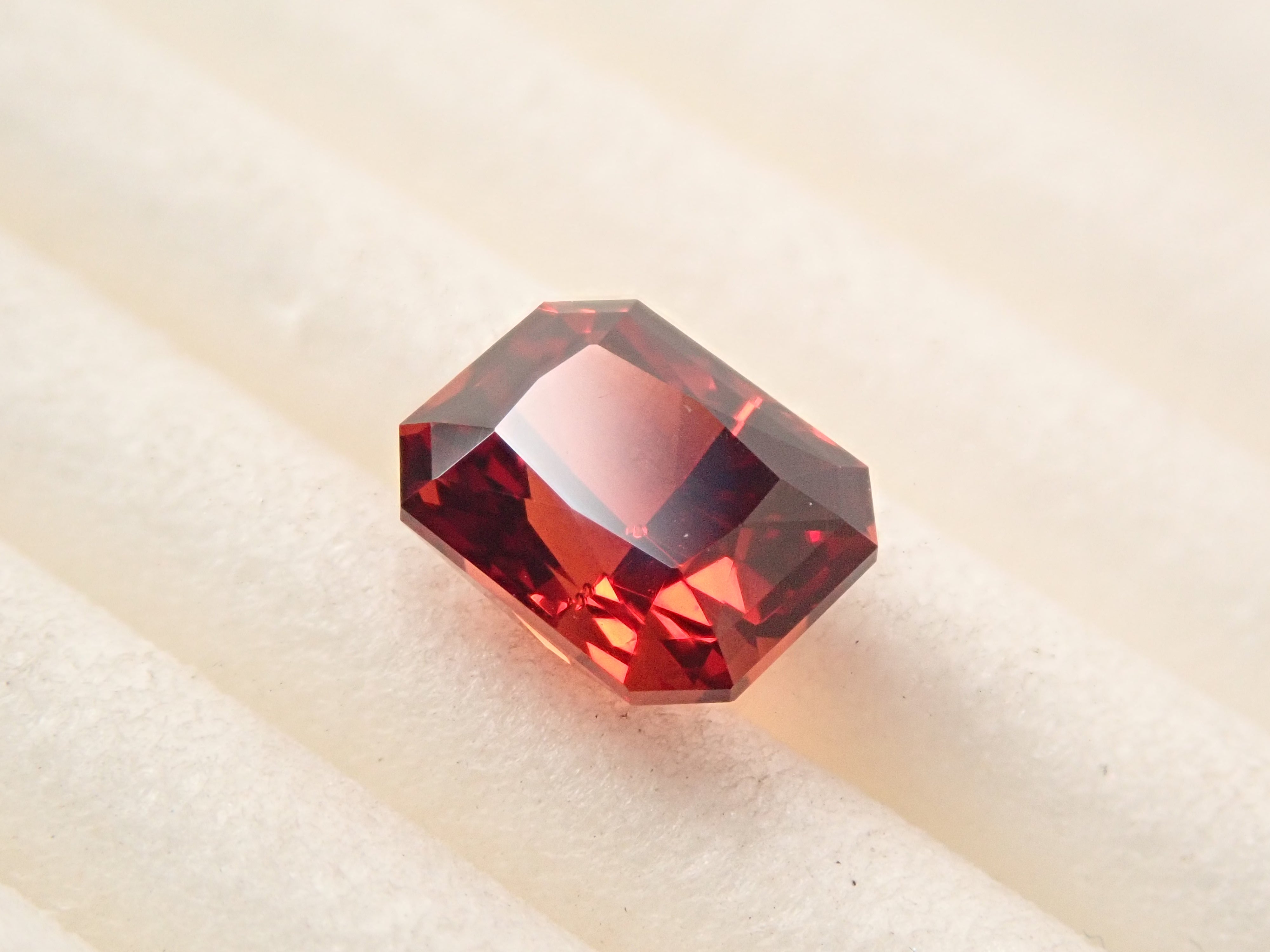 【12561624掲載】タンザニア産スペサルティンガーネット 1.168ctルース