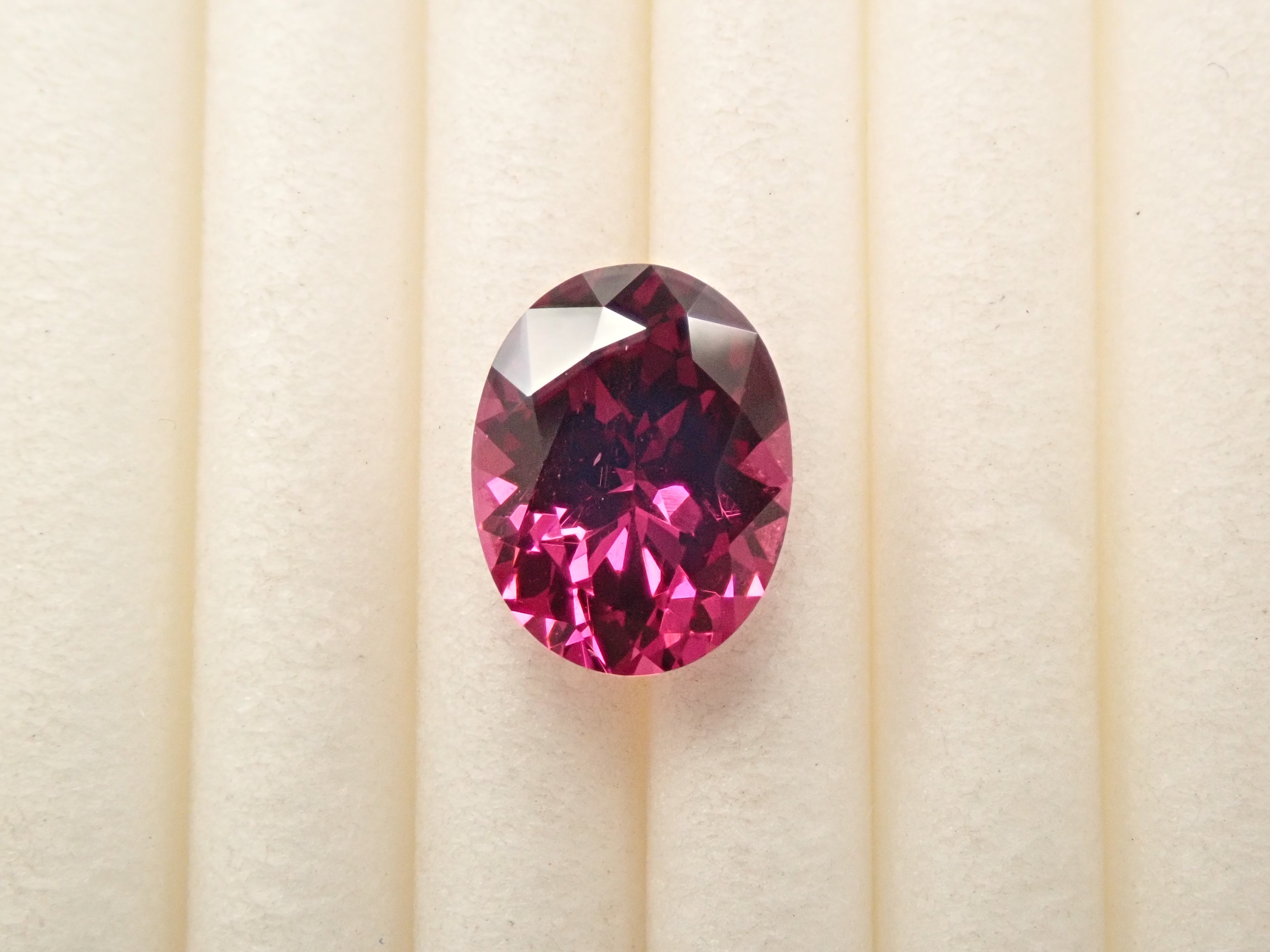 【12561653掲載】タンザニア産ロードライトガーネット 1.194ctルース