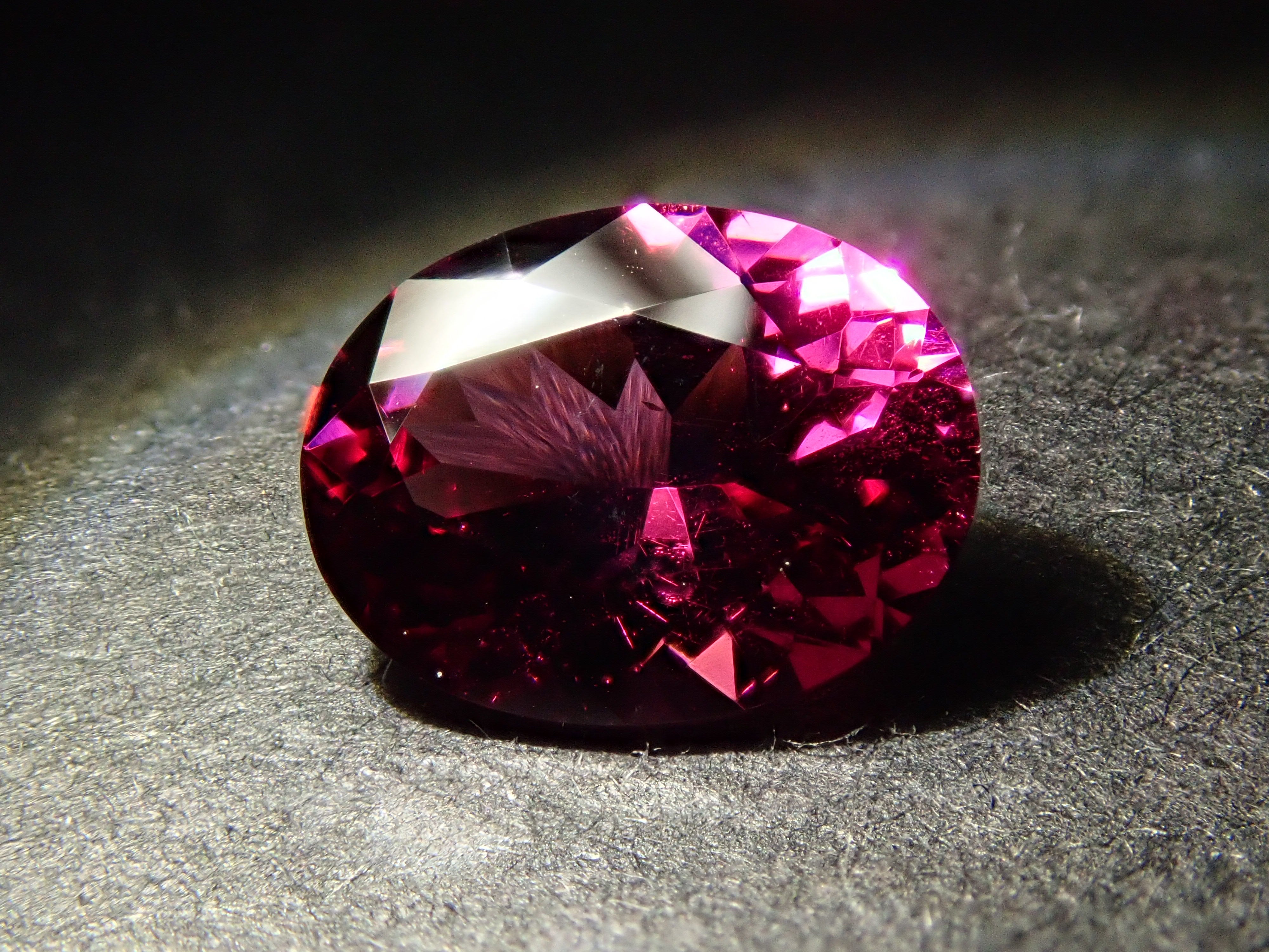 【2/12 22時販売】タンザニア産ロードライトガーネット 1.194ctルース