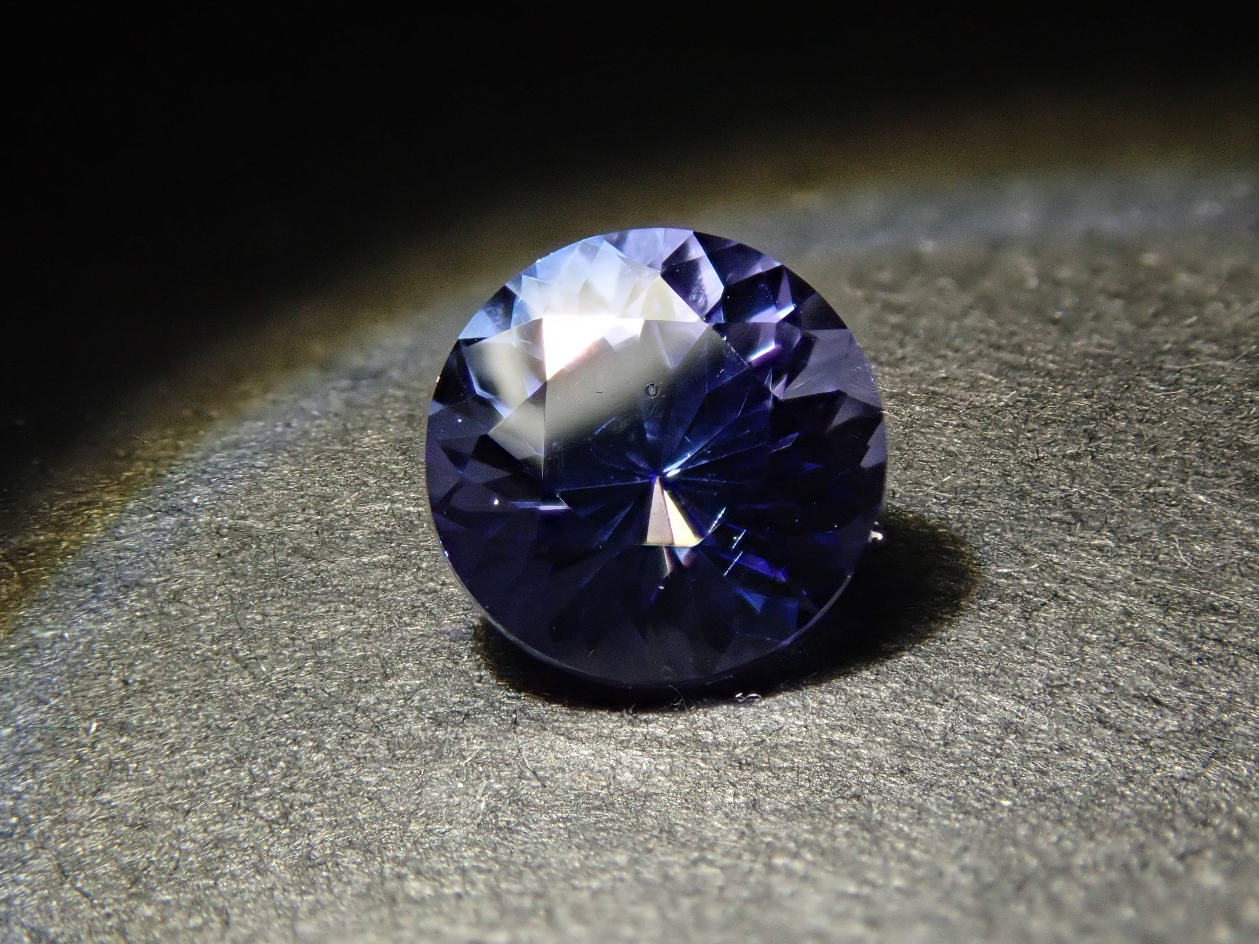 【2/14 22時販売】タンザニア産タンザナイト 5.0mm/0.558ctルース