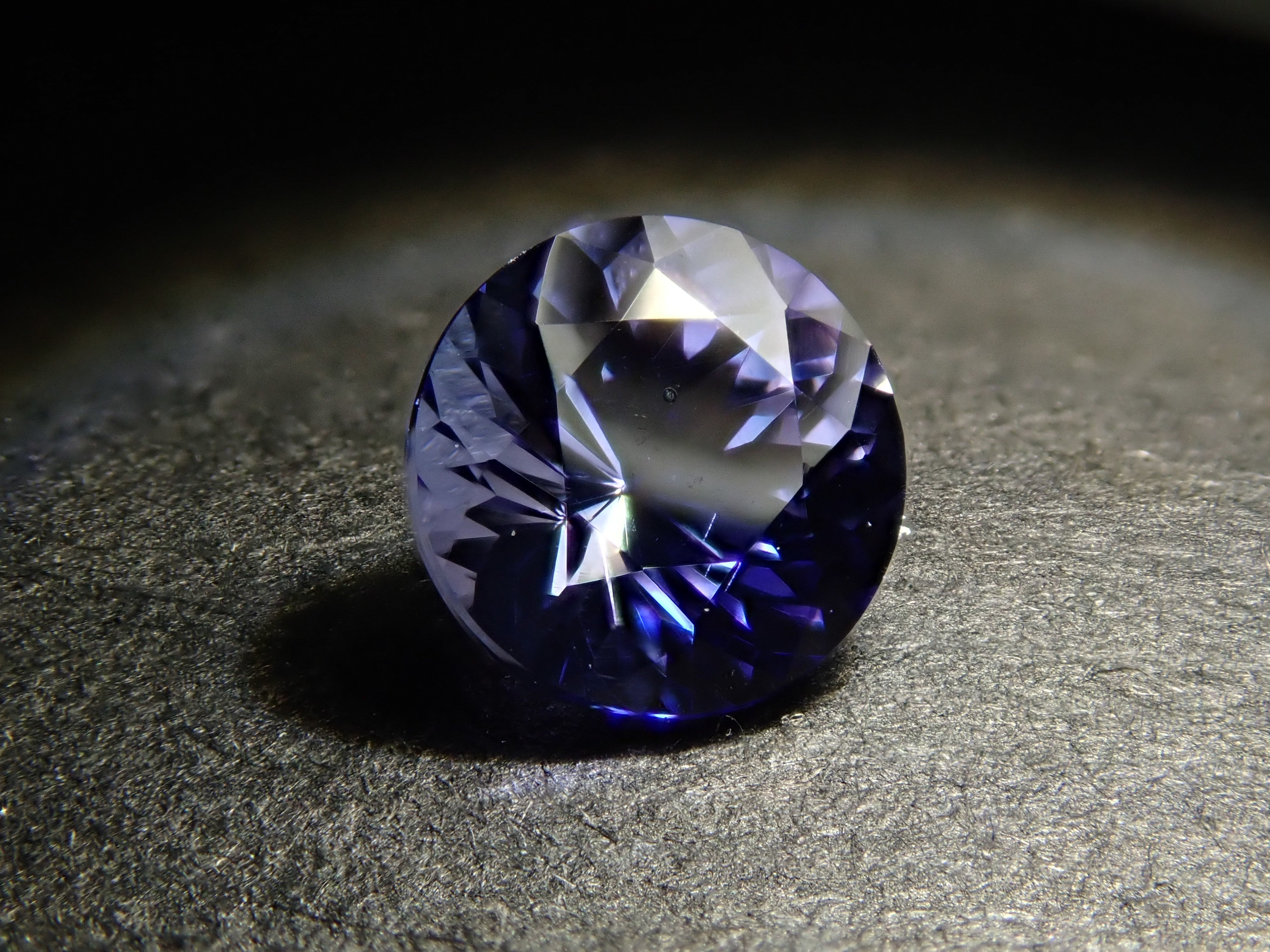 【2/14 22時販売】タンザニア産タンザナイト 5.0mm/0.558ctルース