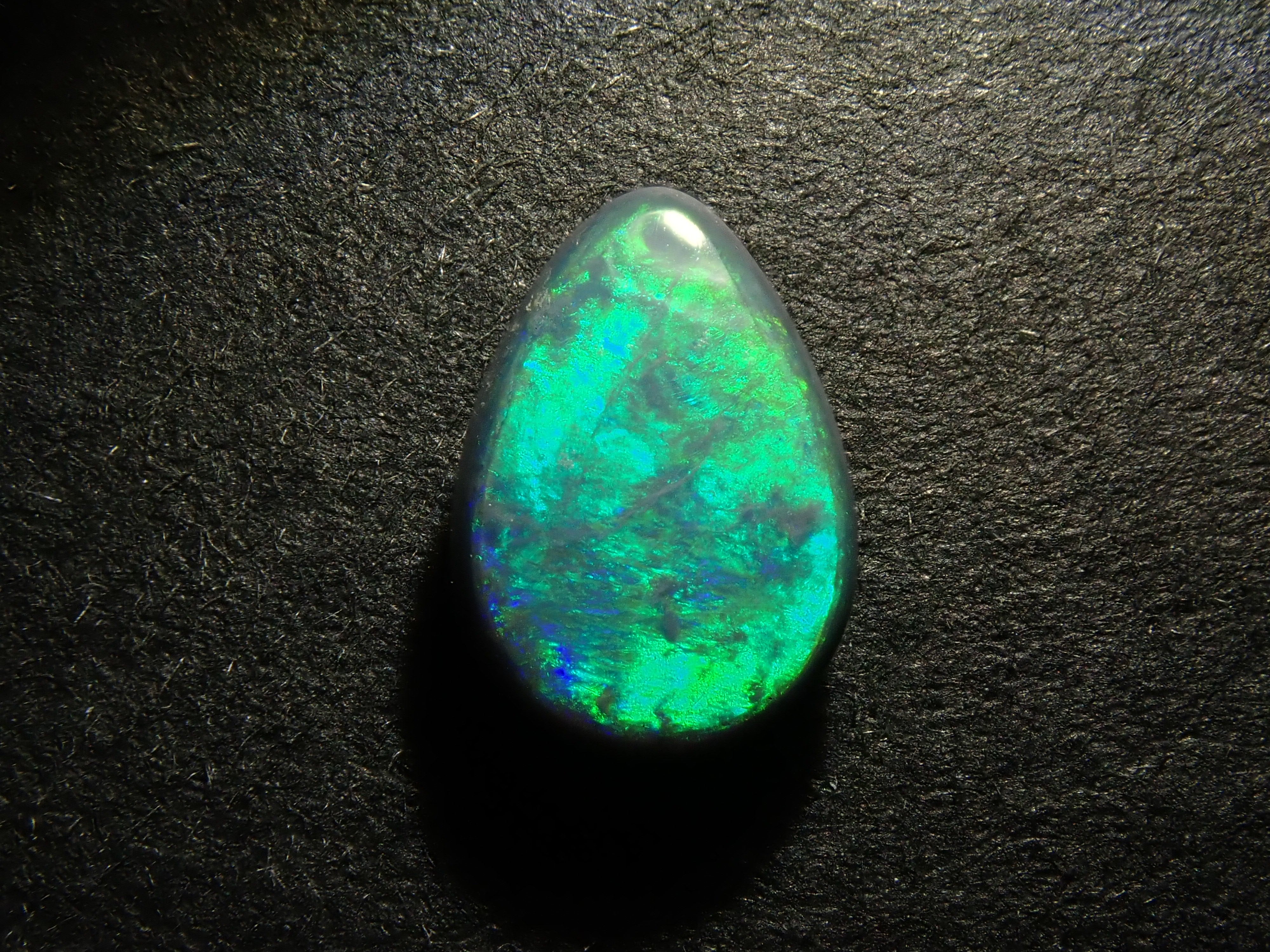 オーストラリア産ブラックオパール 0.565ctルース