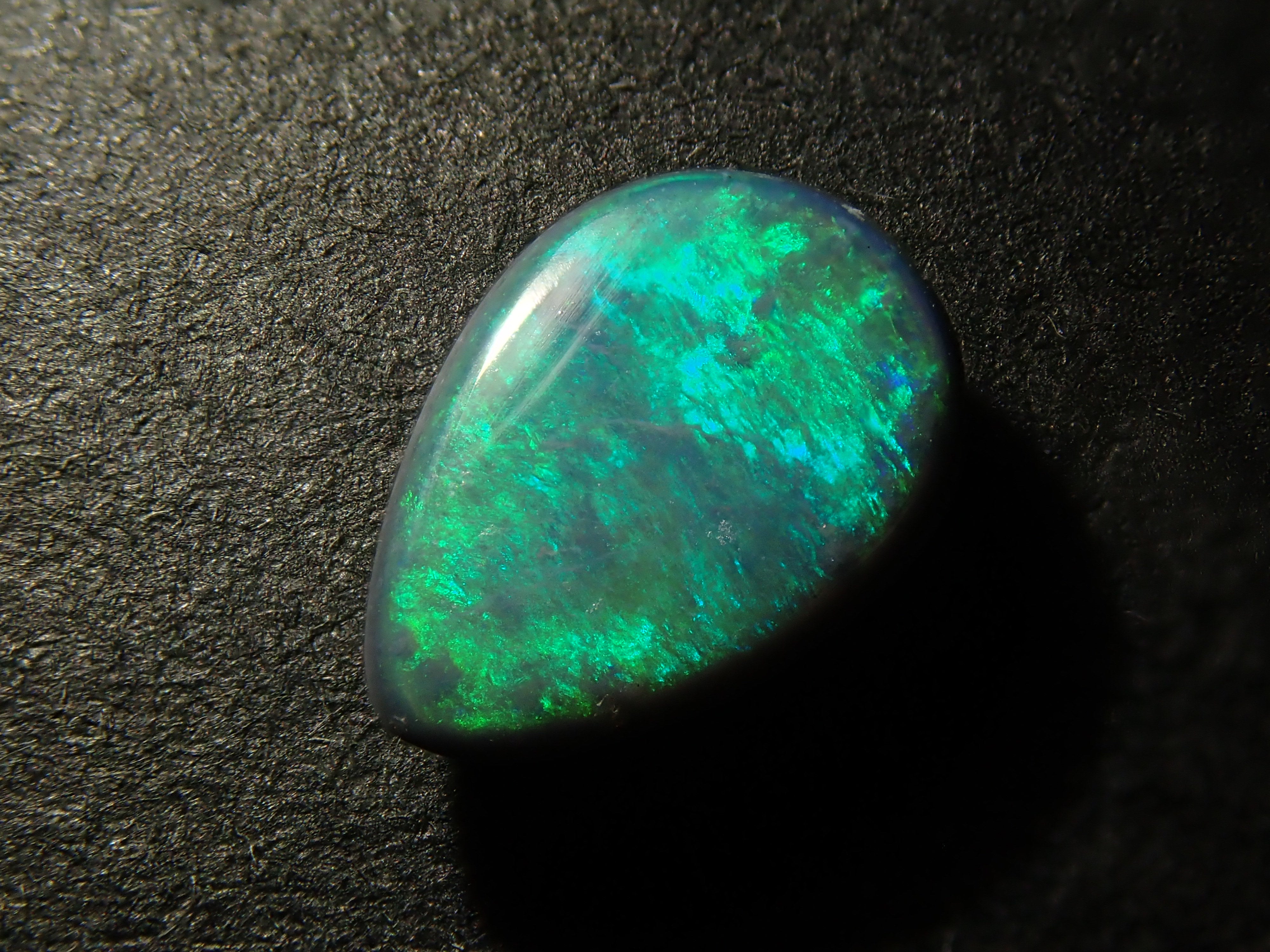 オーストラリア産ブラックオパール 0.565ctルース