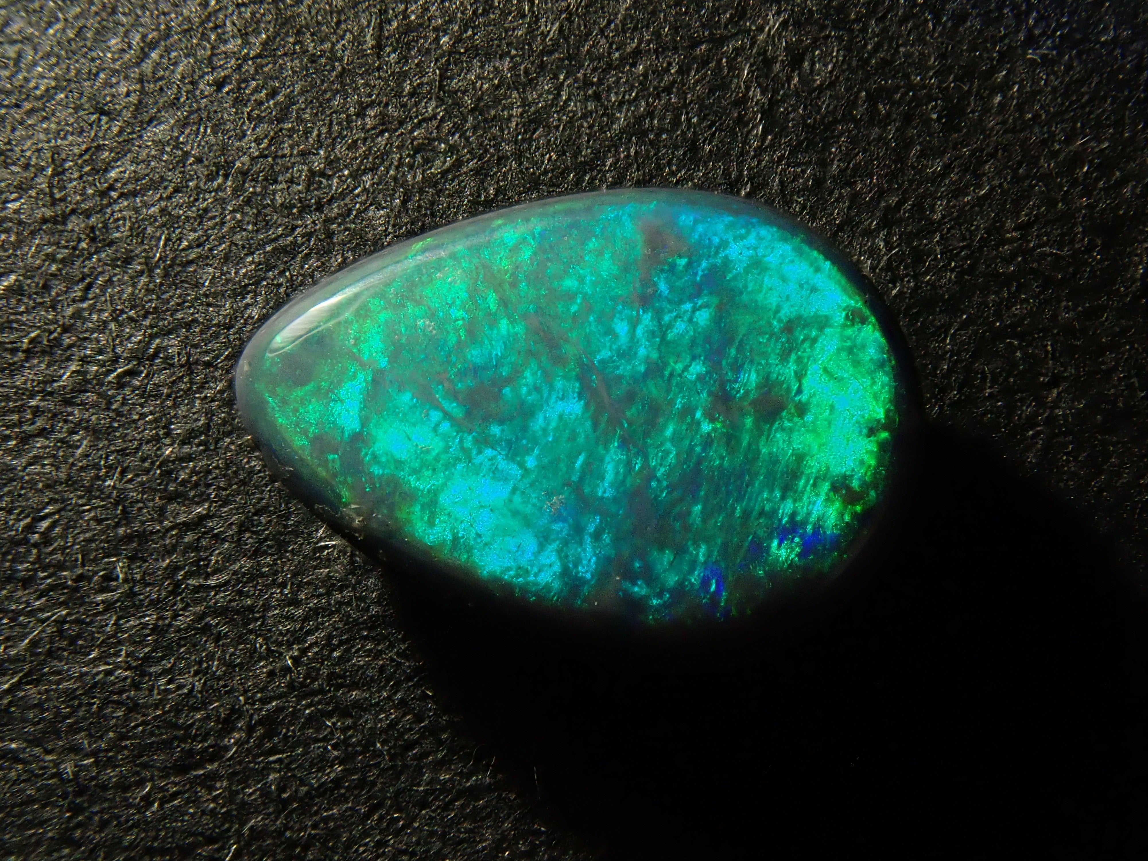 オーストラリア産ブラックオパール 0.565ctルース