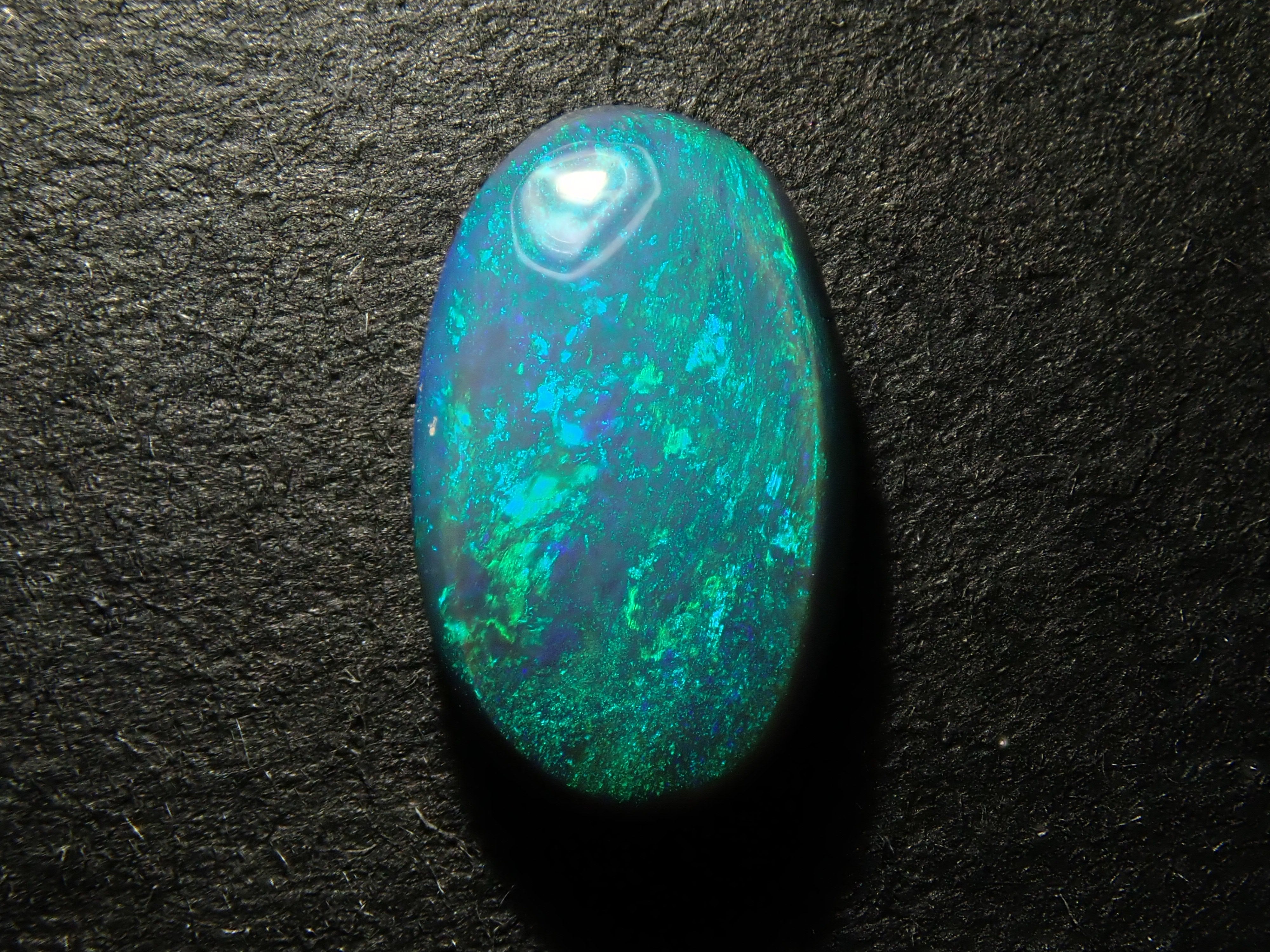 オーストラリア産ブラックオパール 0.805ctルース