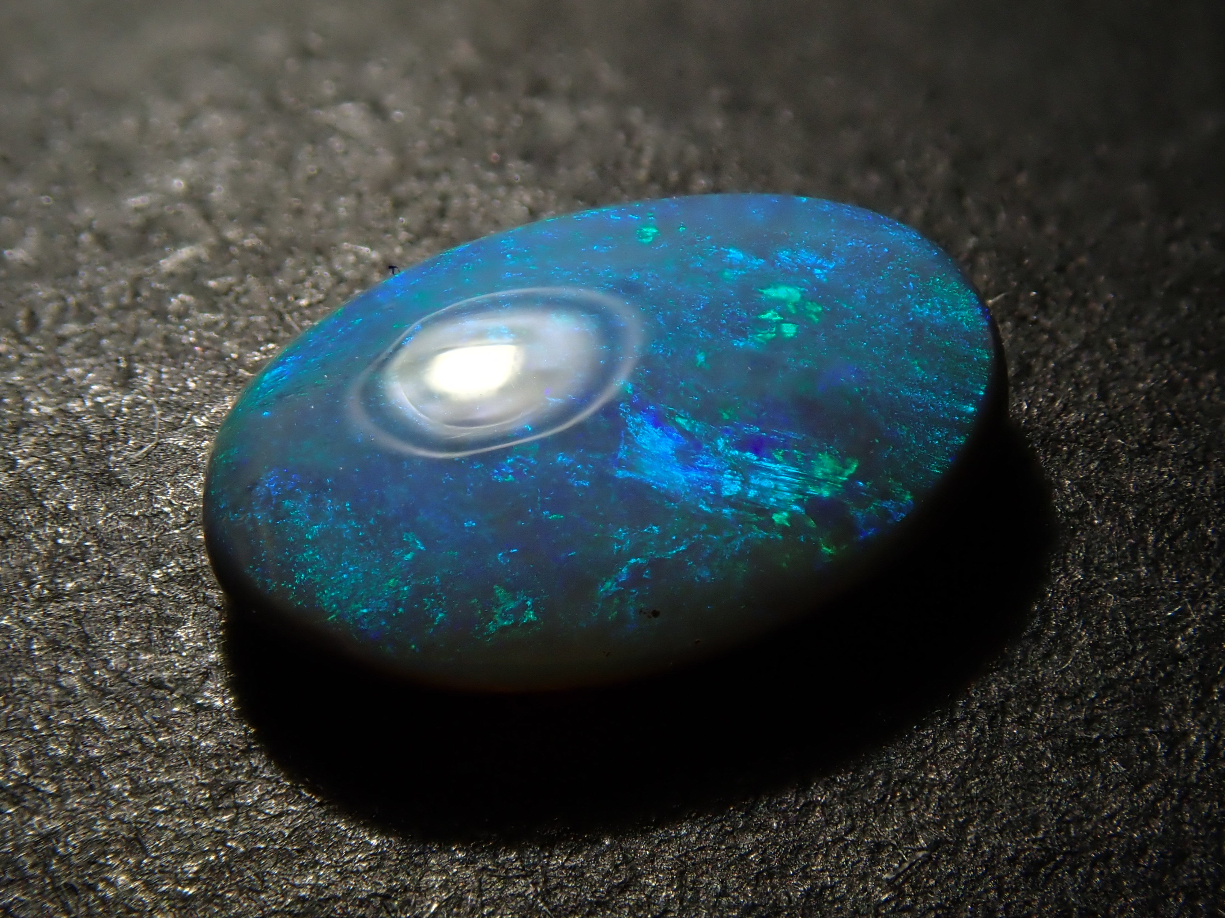 オーストラリア産ブラックオパール 0.805ctルース