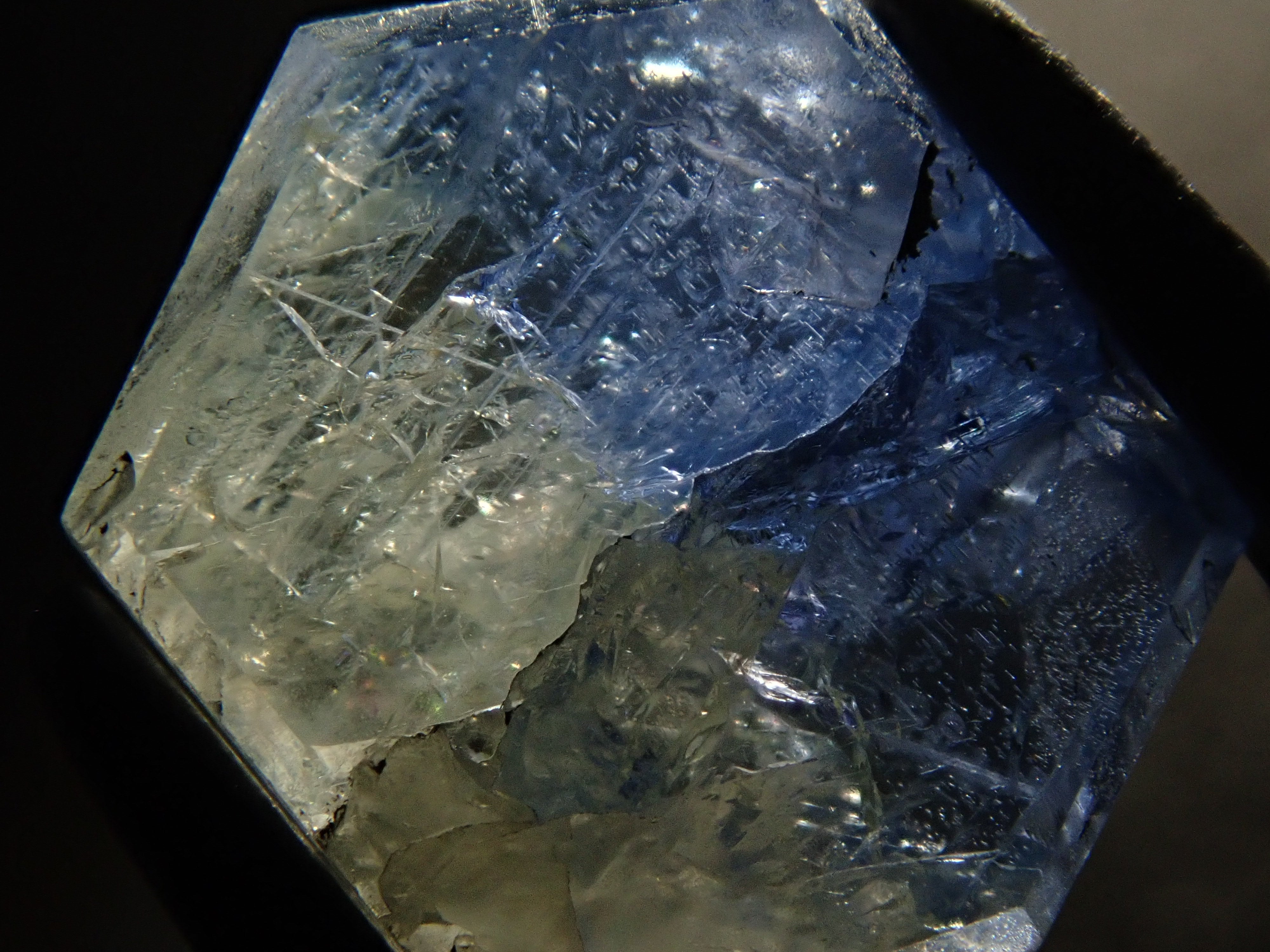 【12548919掲載】非加熱バイカラーサファイア 2.600ctルース