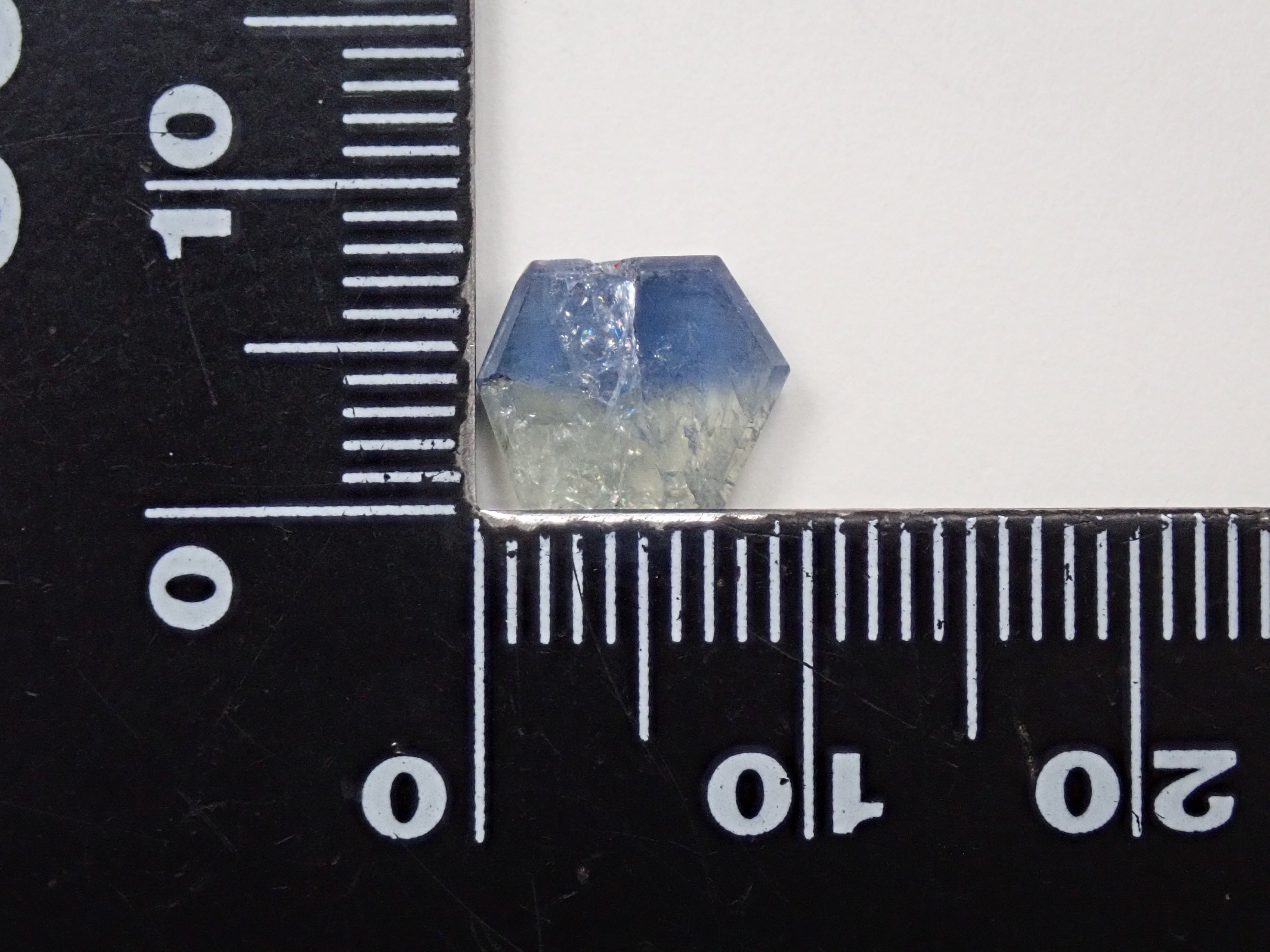 【12548919掲載】非加熱バイカラーサファイア 2.600ctルース