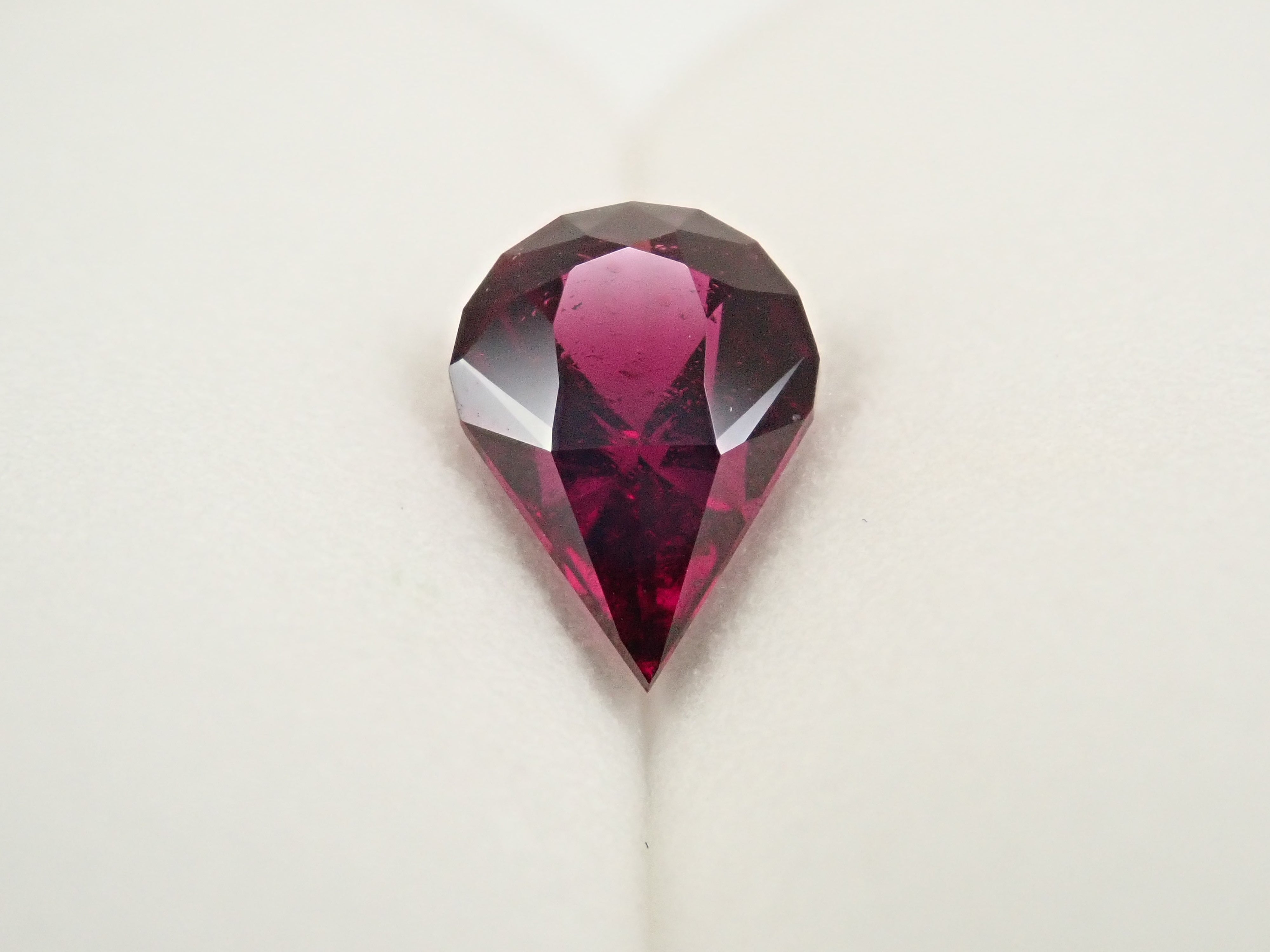 【12561908掲載】タンザニア産ロードライトガーネット 2.370ctルース