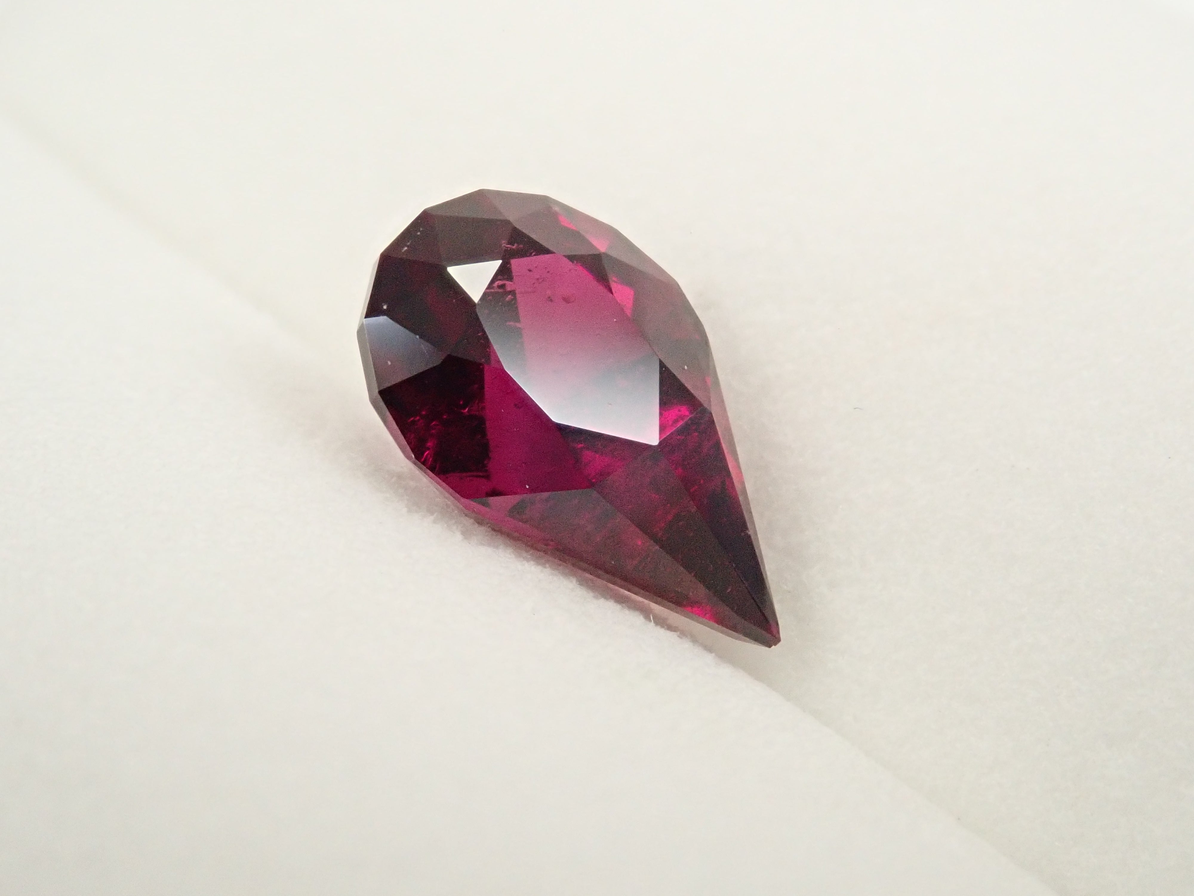 【12561908掲載】タンザニア産ロードライトガーネット 2.370ctルース