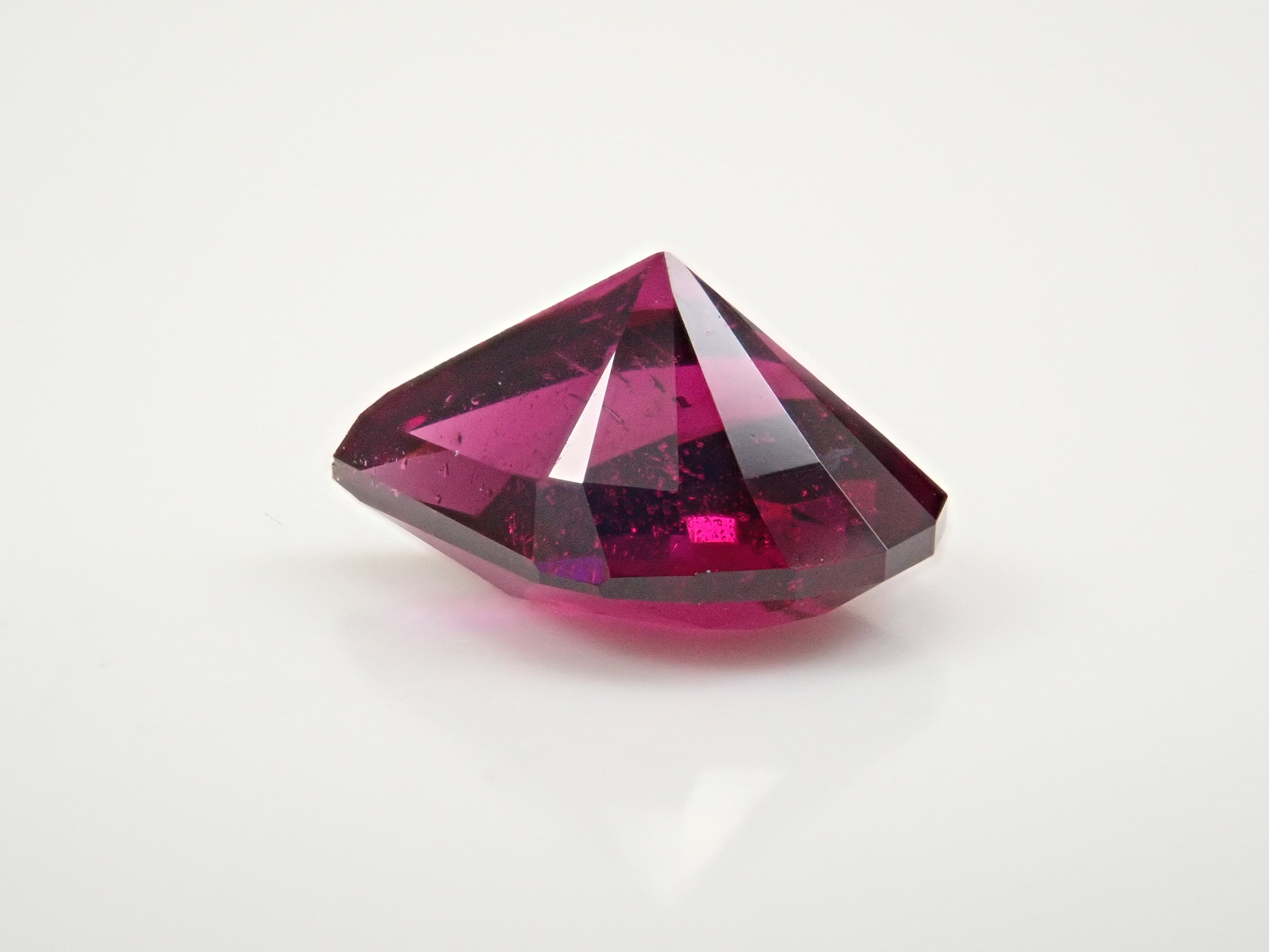 【12561908掲載】タンザニア産ロードライトガーネット 2.370ctルース