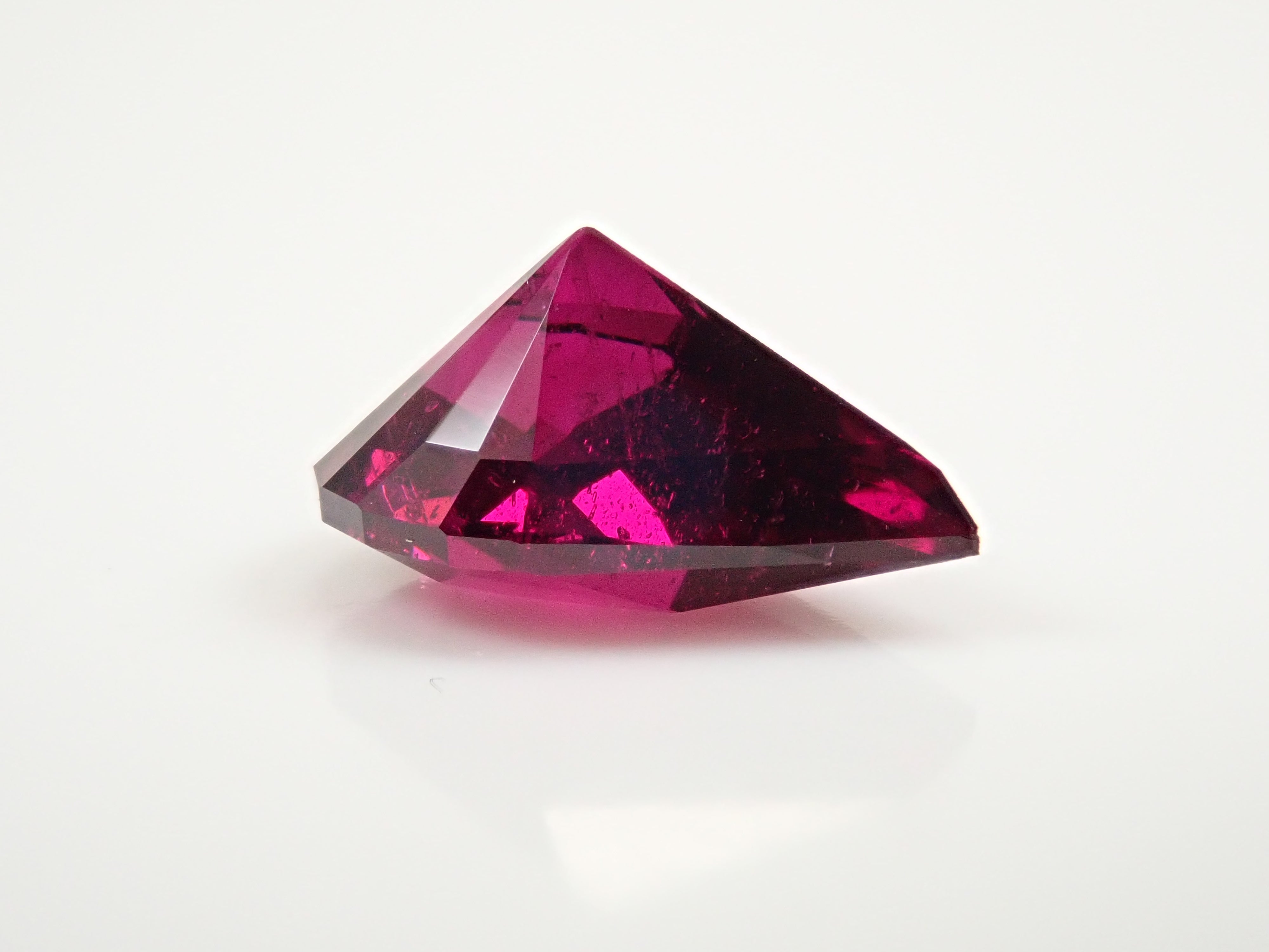 【12561908掲載】タンザニア産ロードライトガーネット 2.370ctルース