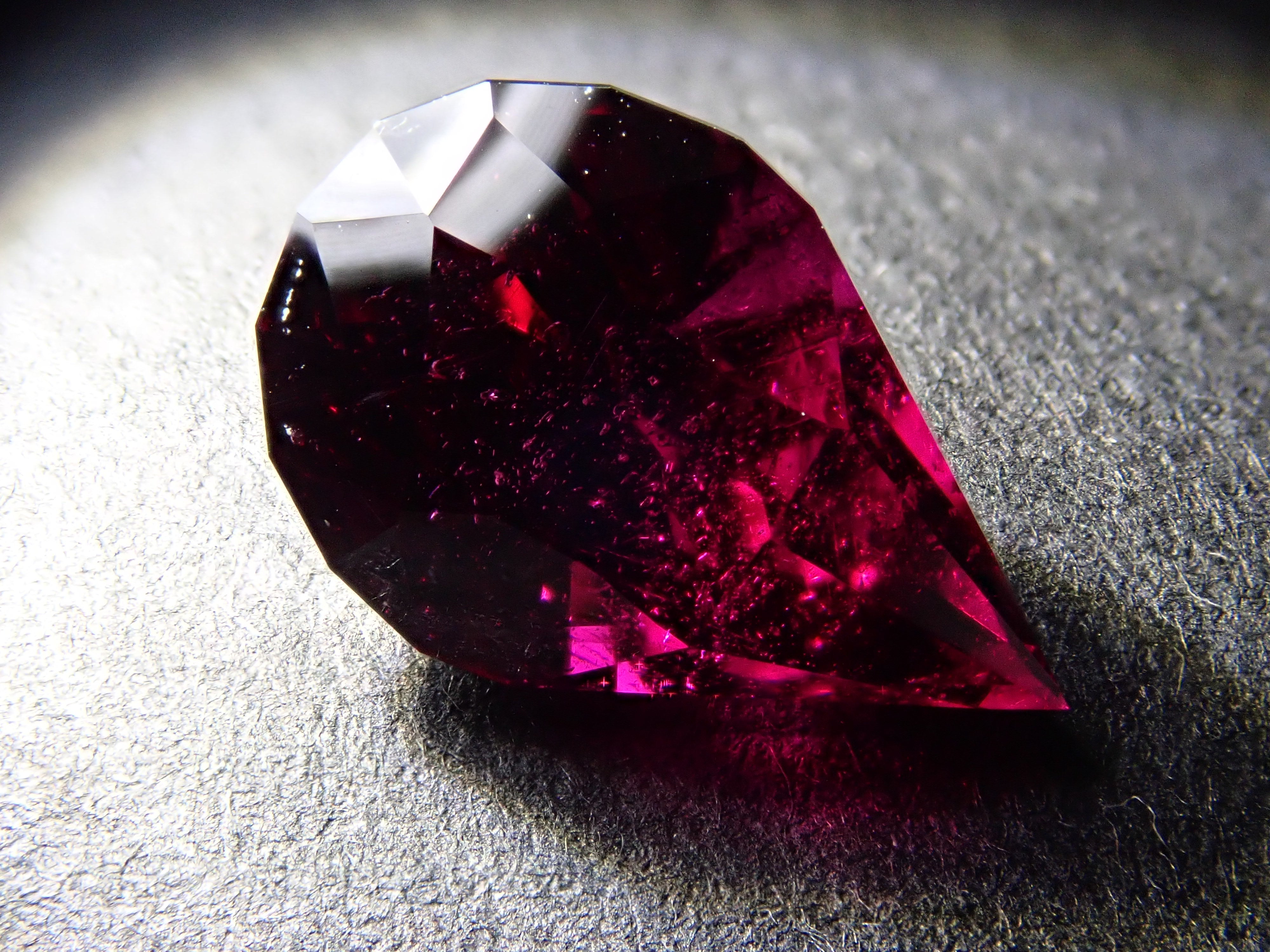 【12561908掲載】タンザニア産ロードライトガーネット 2.370ctルース