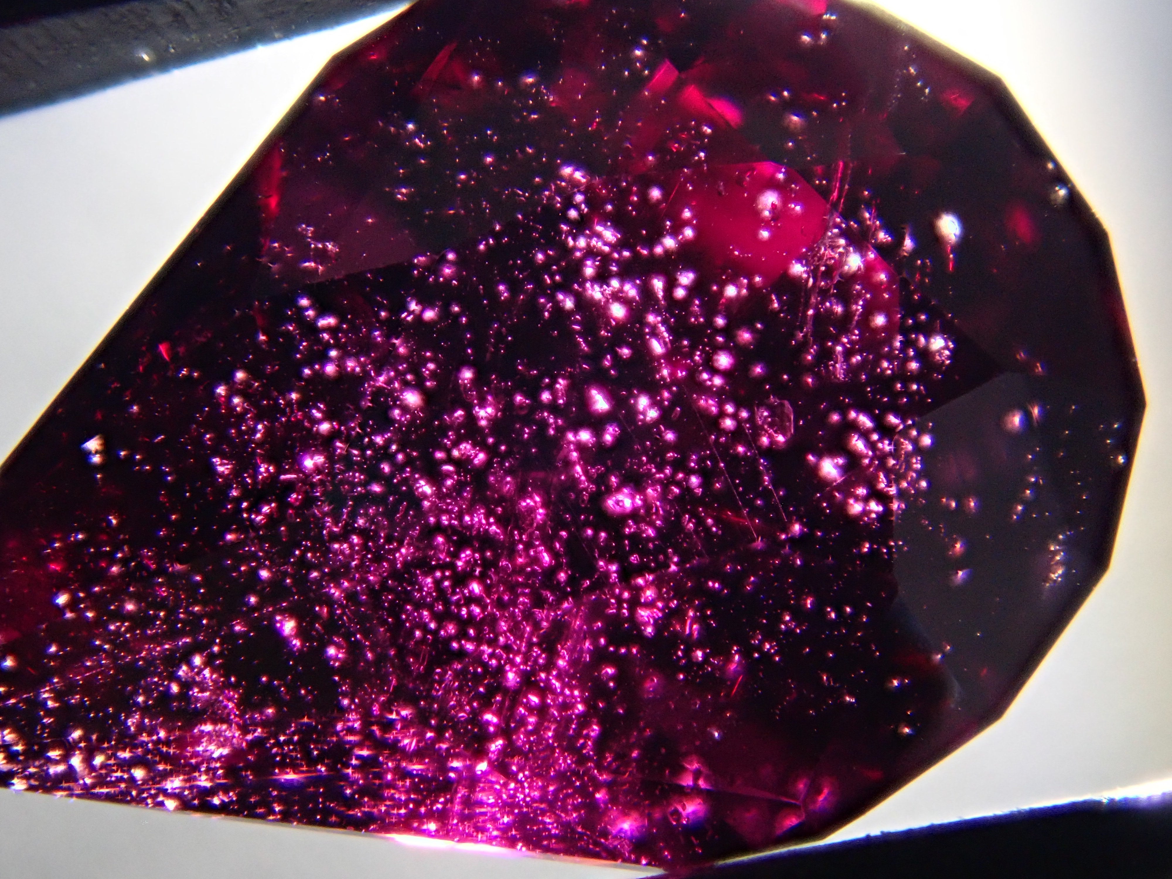 【12561908掲載】タンザニア産ロードライトガーネット 2.370ctルース