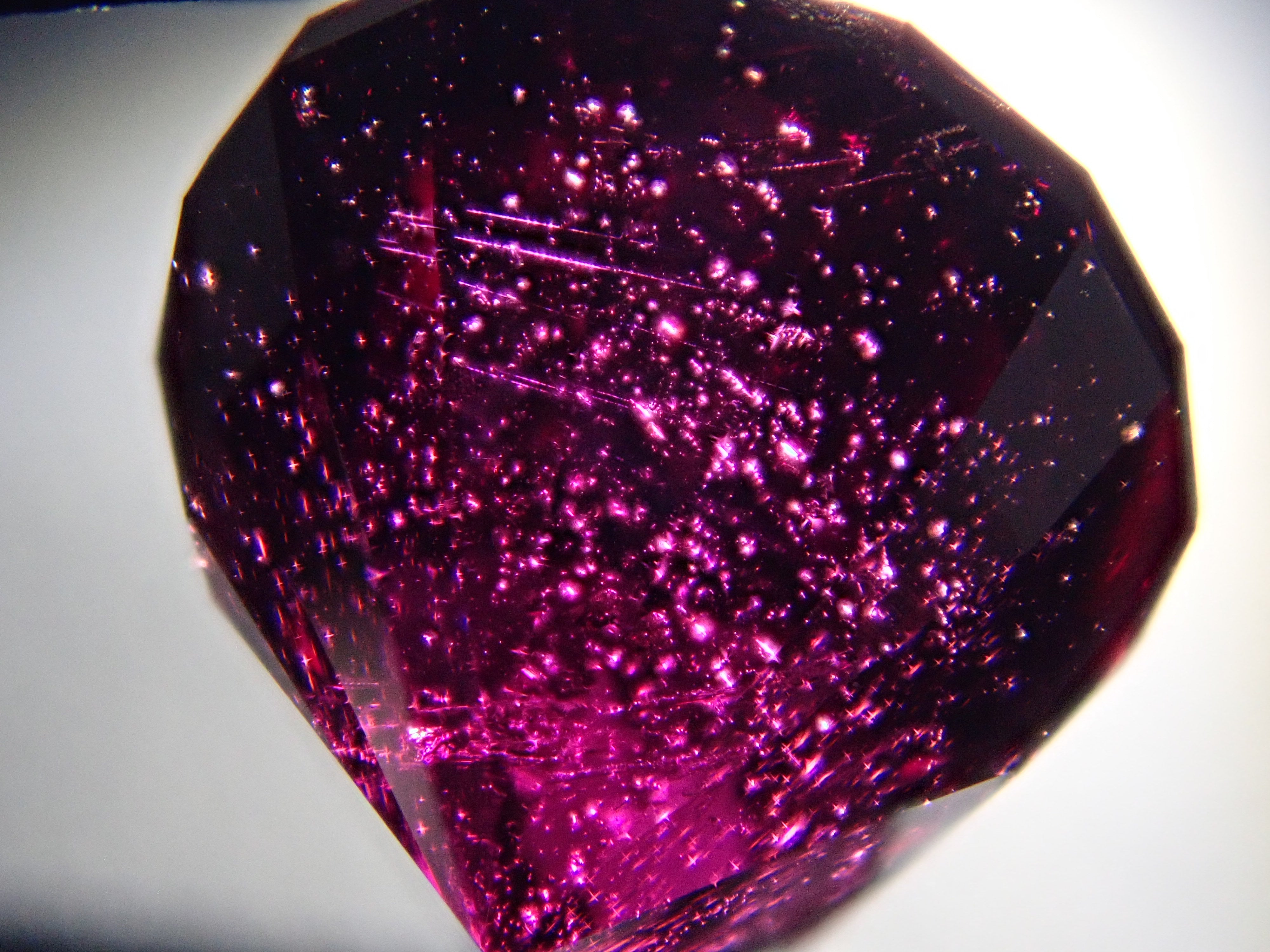 【12561908掲載】タンザニア産ロードライトガーネット 2.370ctルース