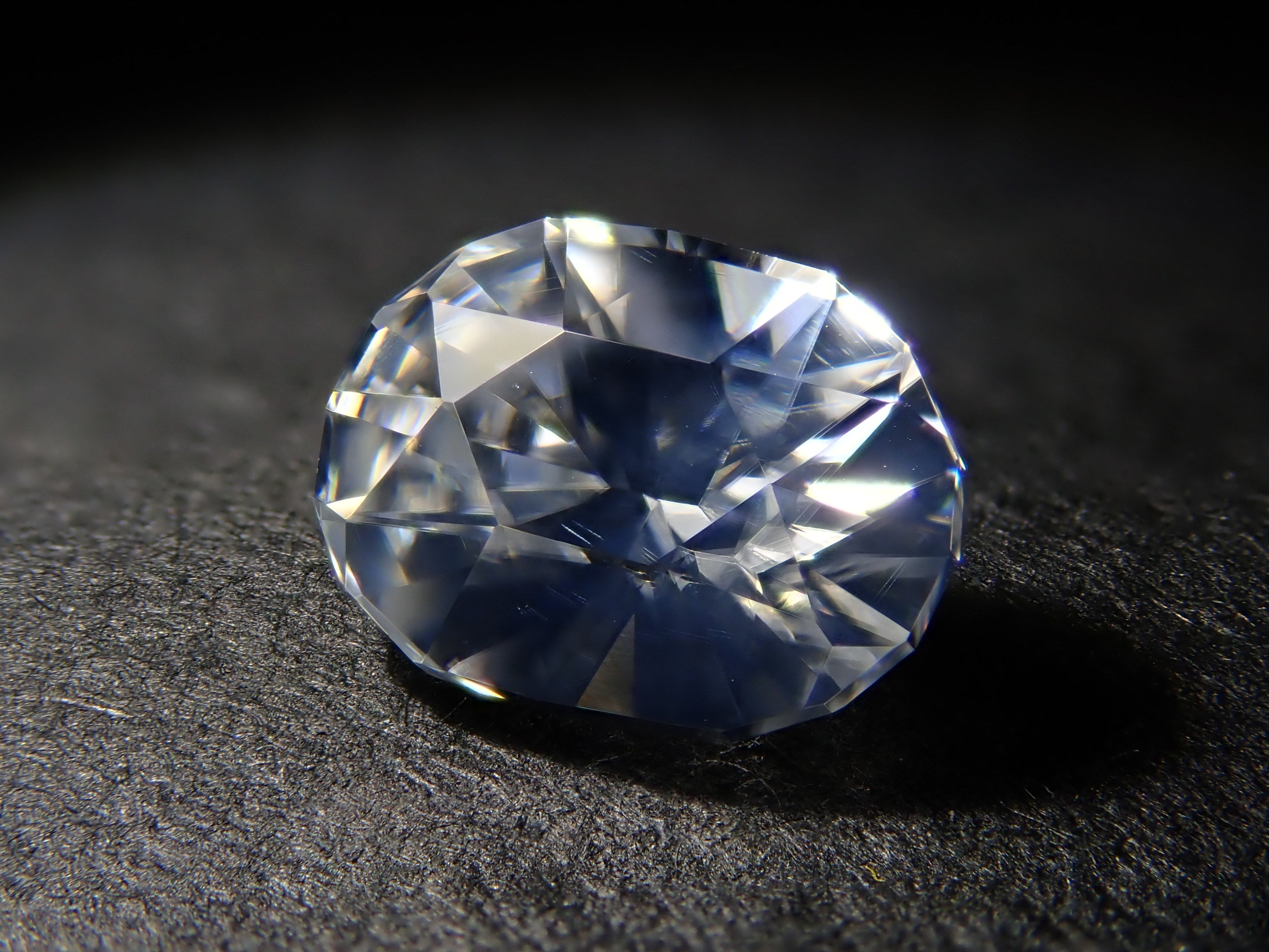 【12561909掲載】カンボジア産カラーレスジルコン 1.121ctルース