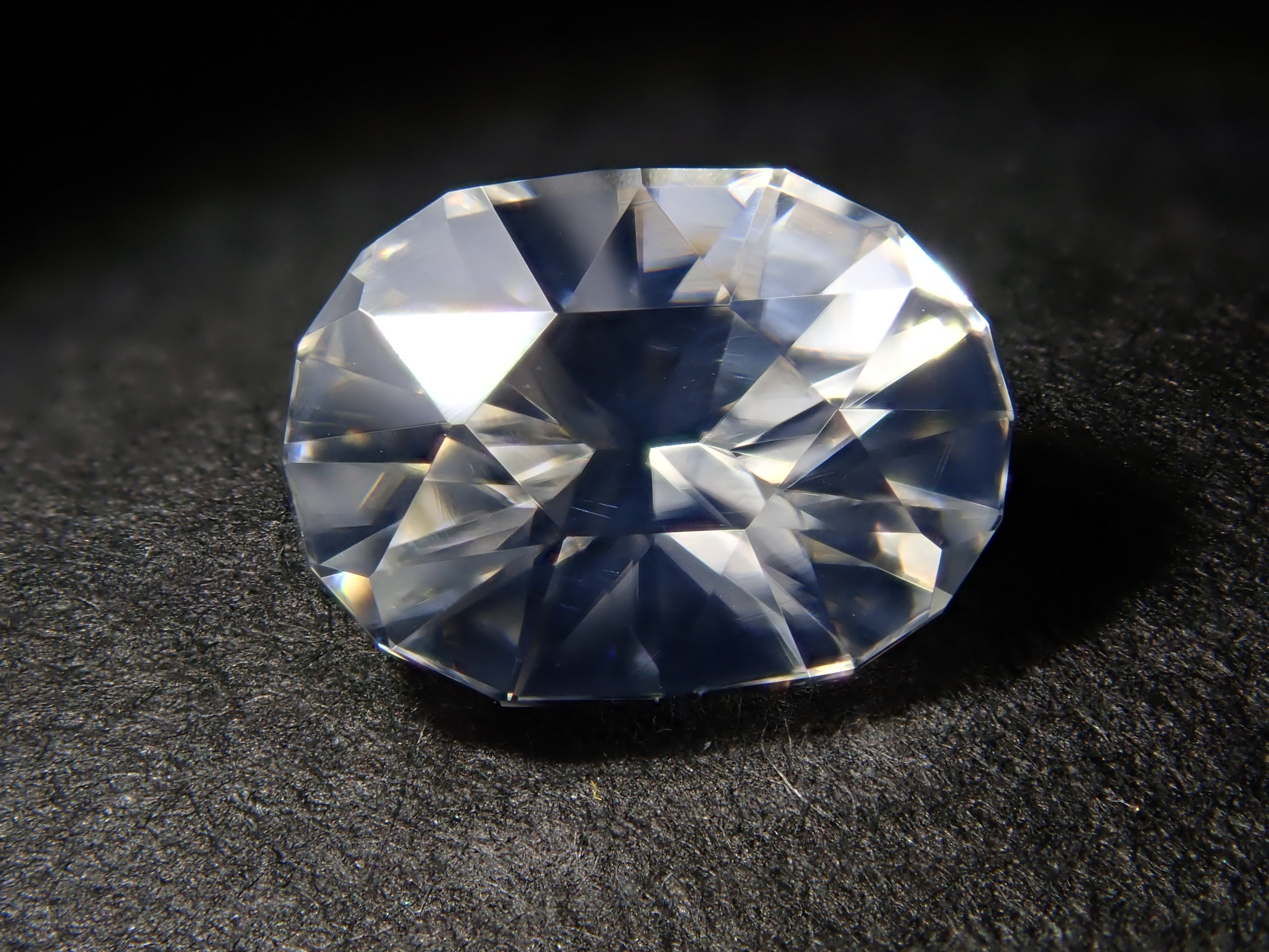 【12561909掲載】カンボジア産カラーレスジルコン 1.121ctルース