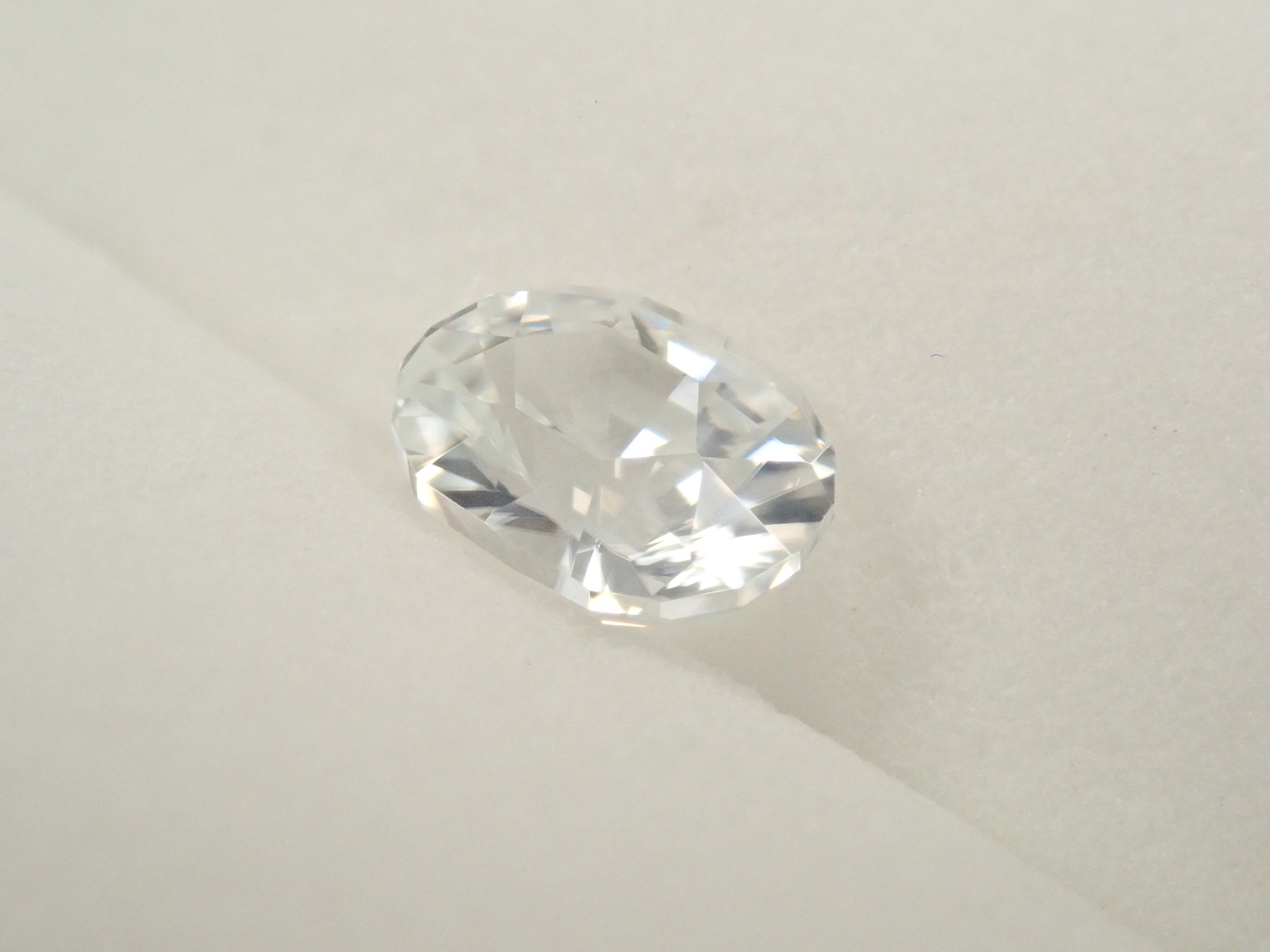 【12561909掲載】カンボジア産カラーレスジルコン 1.121ctルース