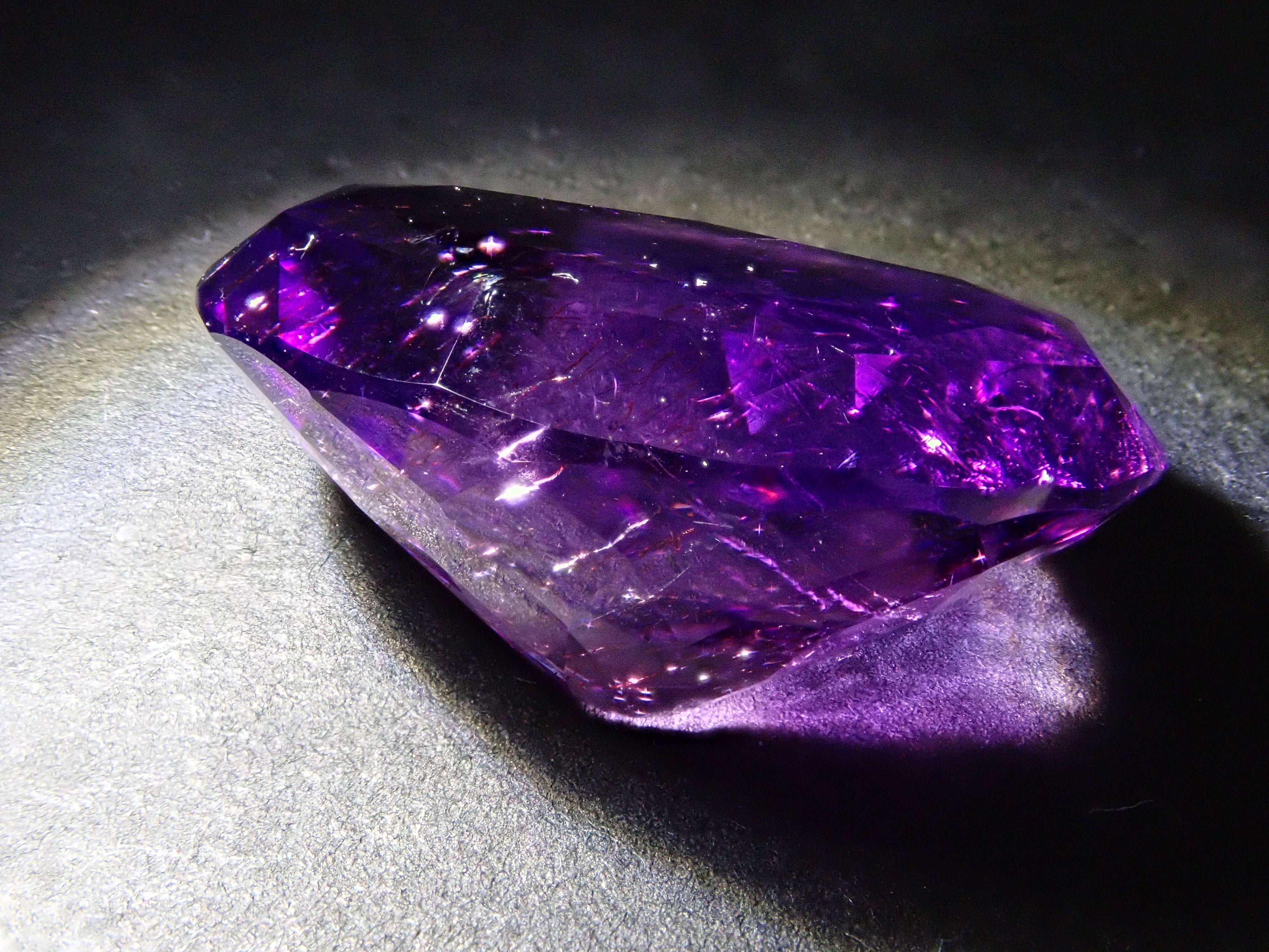 【12561911掲載】ブラジル産ブラジル産エレスチャルアメジスト 15.928ctルース