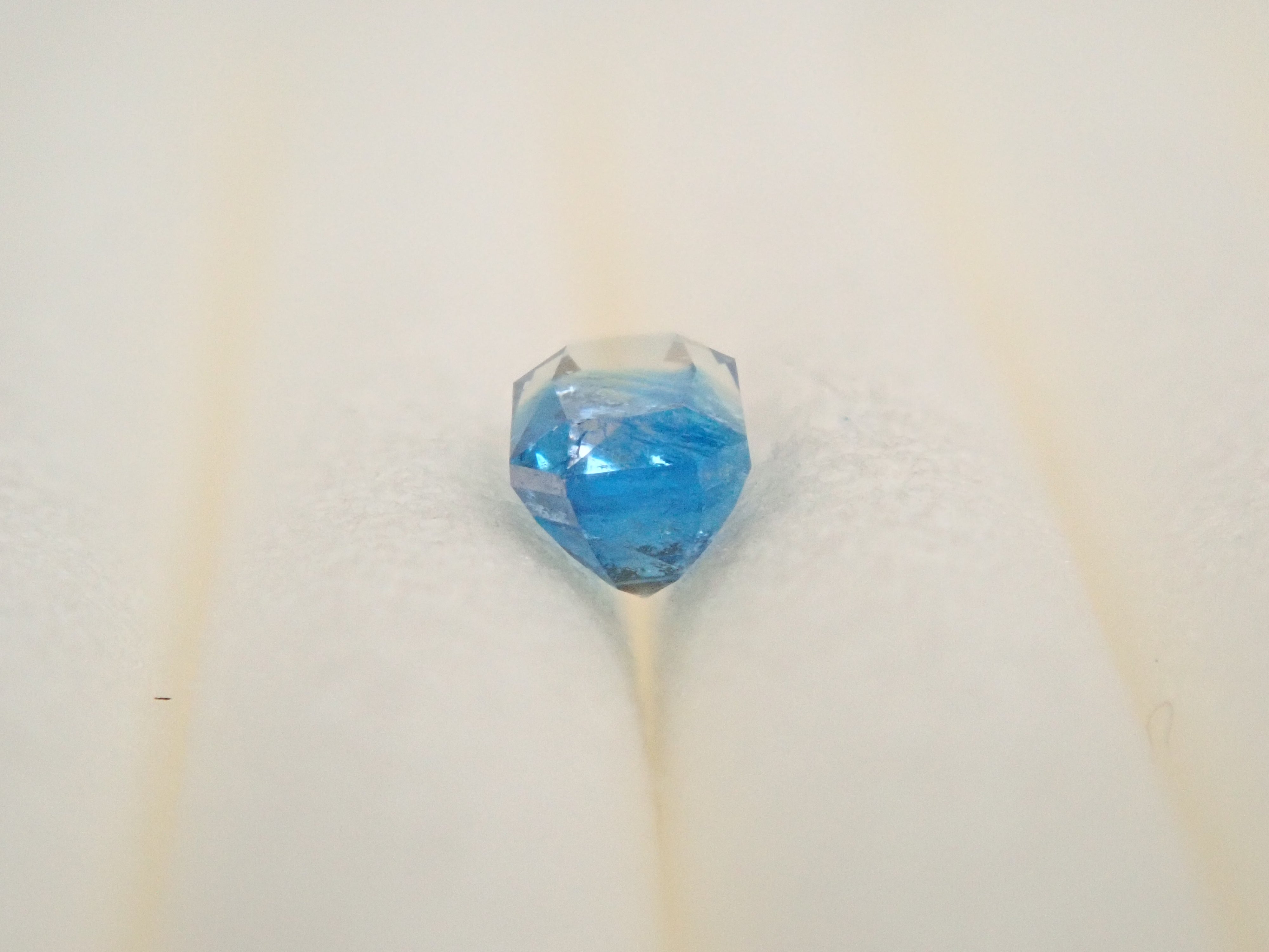 【12561912掲載】ジンバブエ産ジンバブエ産バイカラーユークレース 0.109ctルース