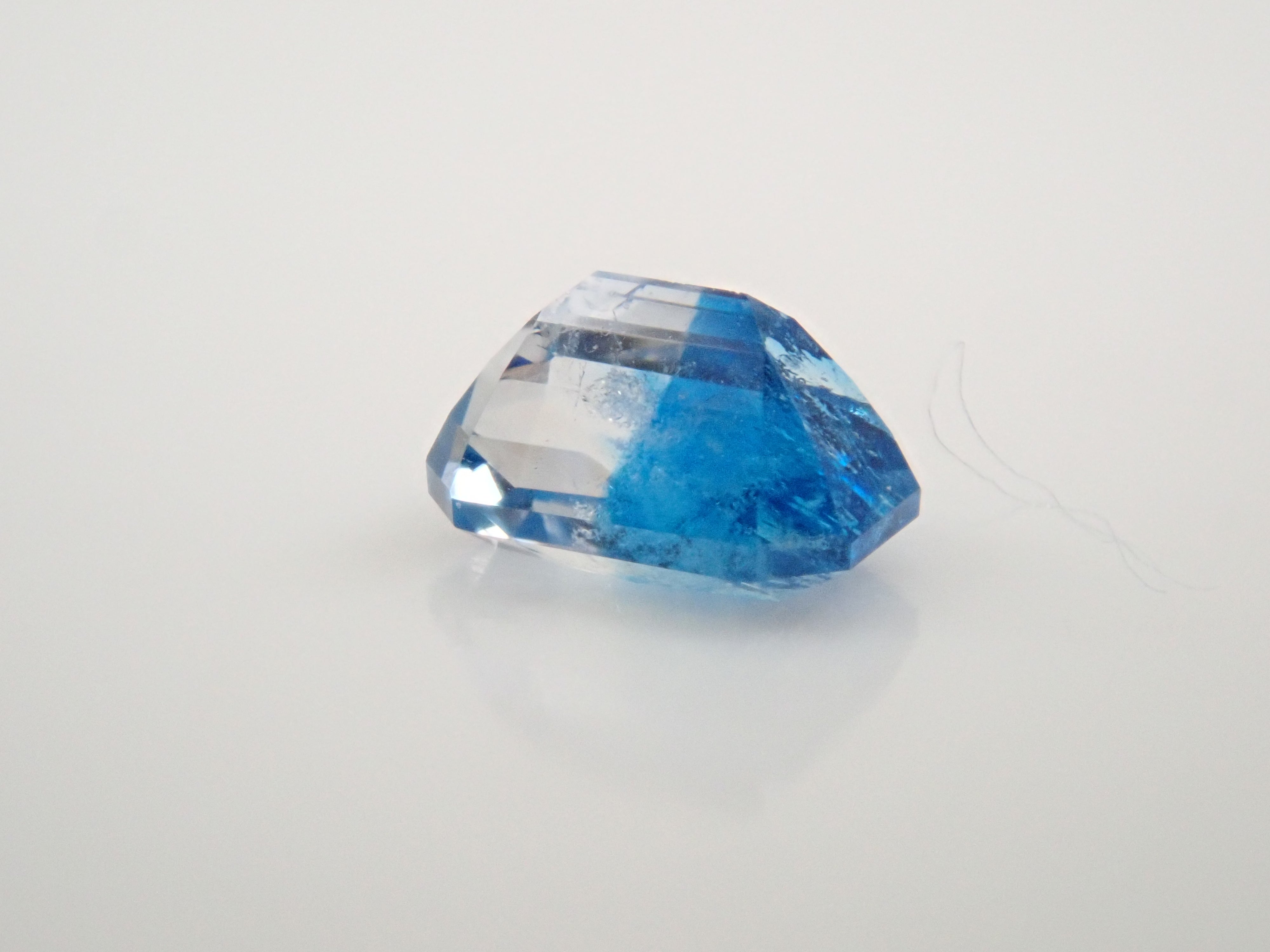 【12561912掲載】ジンバブエ産ジンバブエ産バイカラーユークレース 0.109ctルース