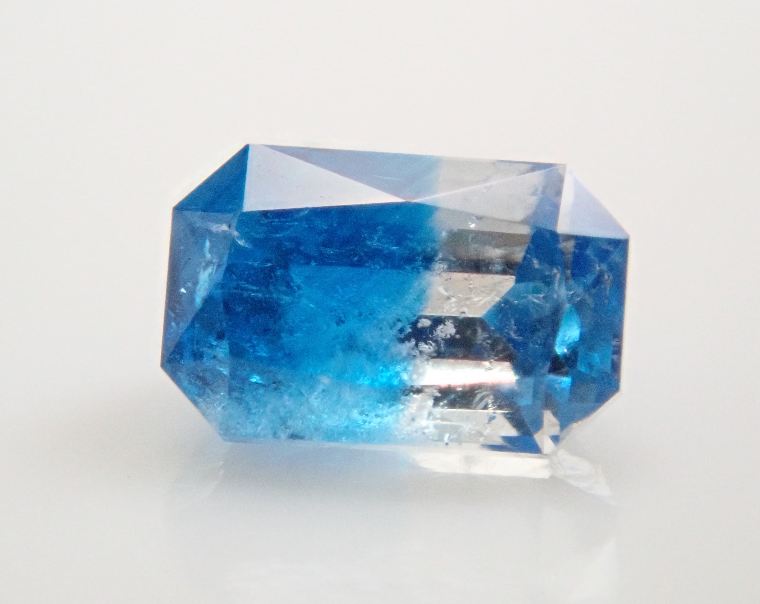 【2/15 22時販売】ジンバブエ産ジンバブエ産バイカラーユークレース 0.109ctルース