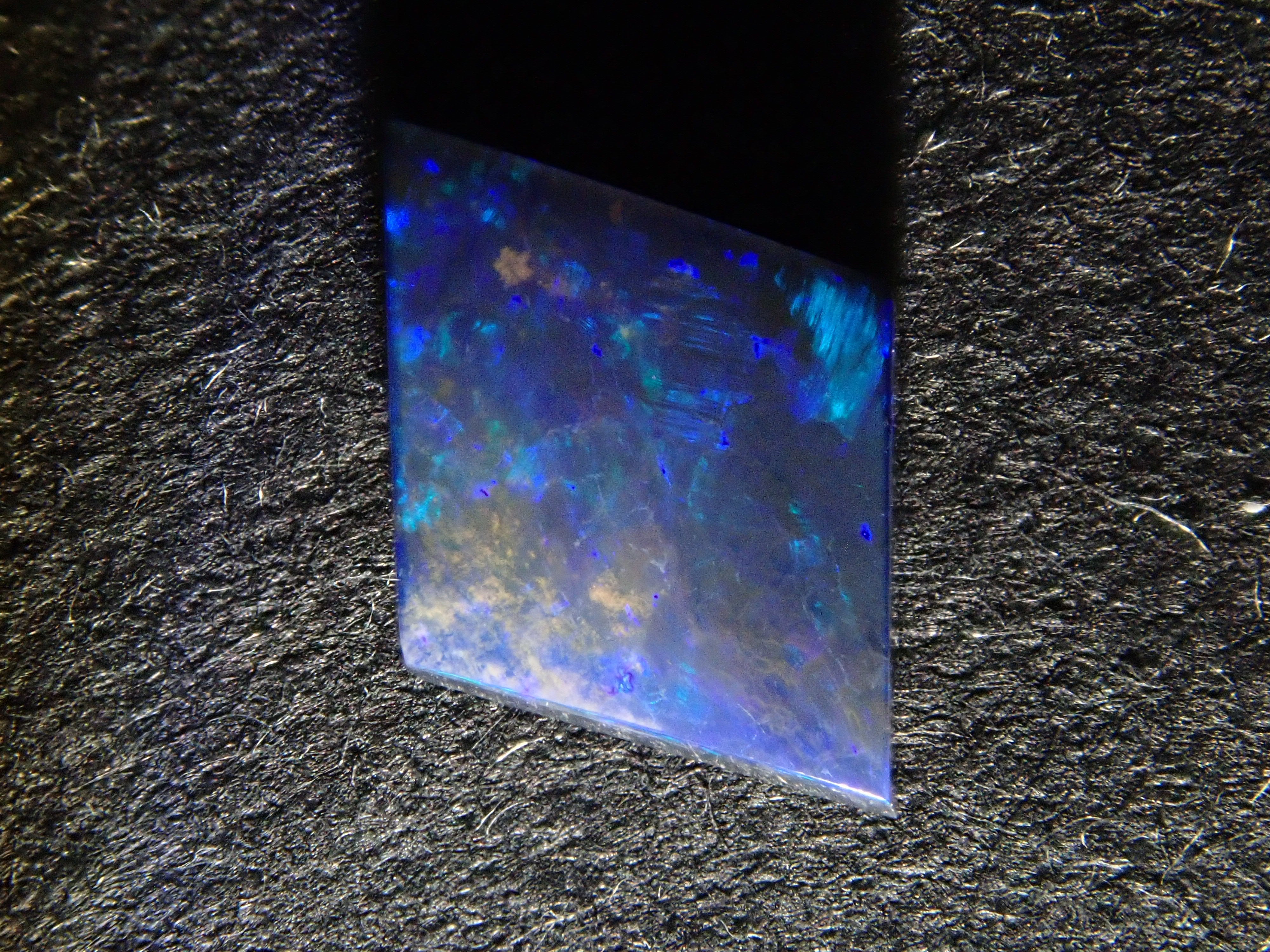 【12561913掲載】オーストラリア産ブラックオパール 0.221ctルース