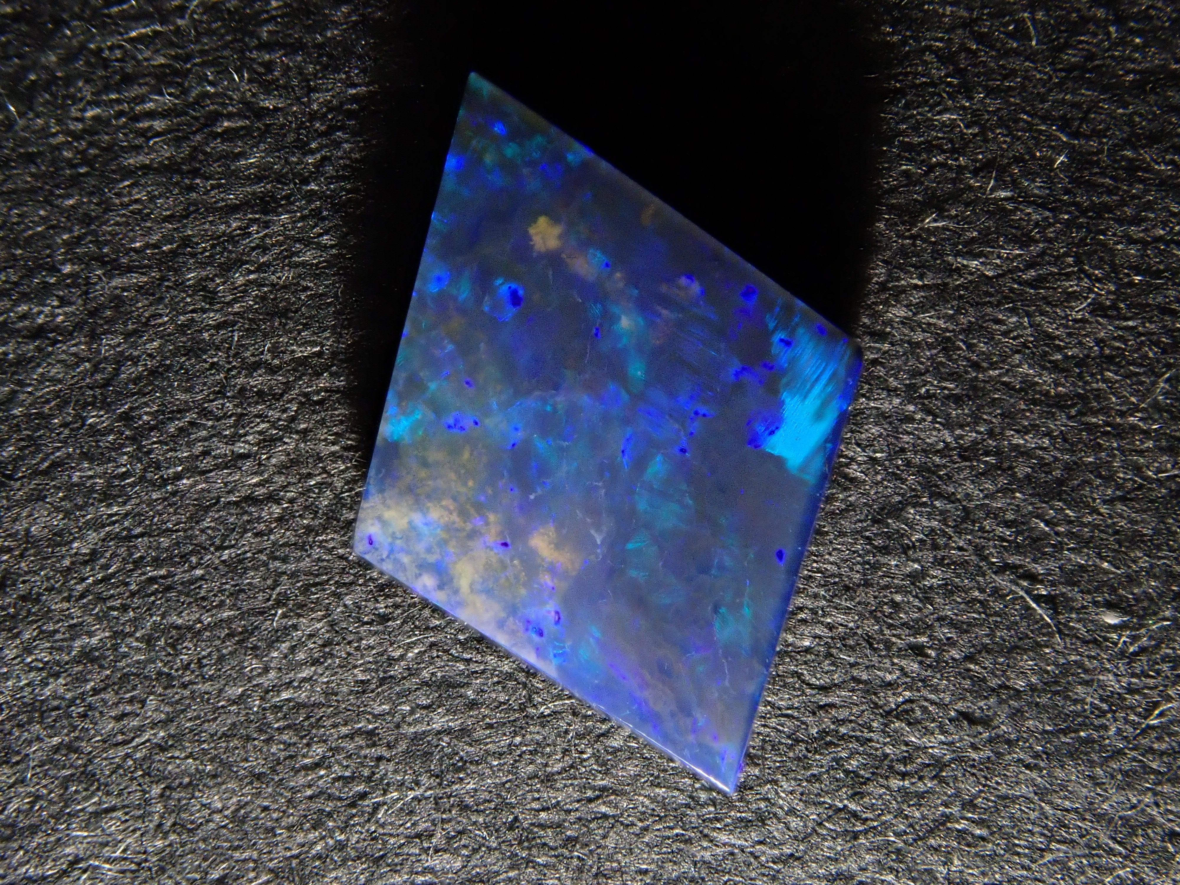 【12561913掲載】オーストラリア産ブラックオパール 0.221ctルース