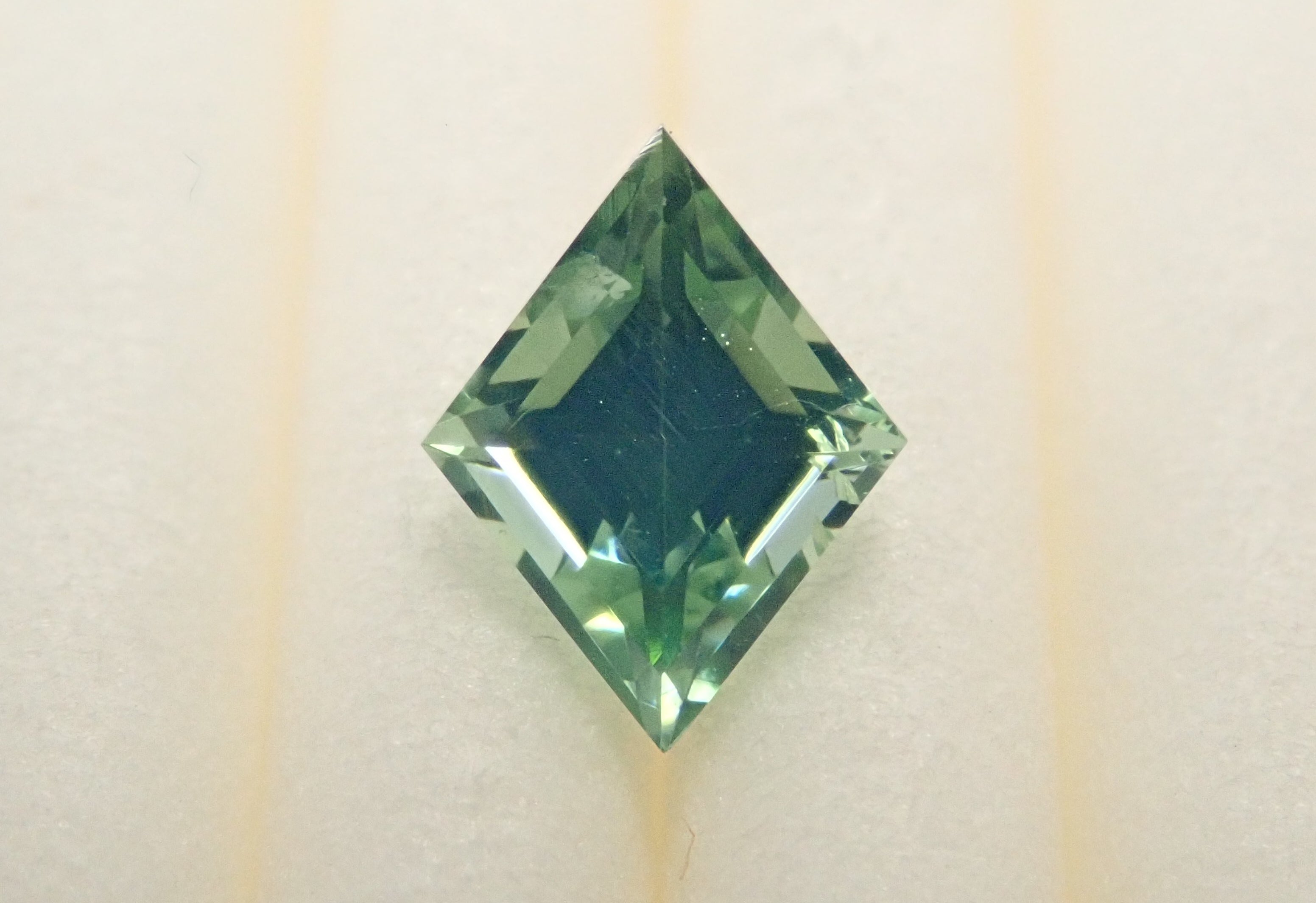 【3/8 22時販売】スリランカ産グリーンジルコン 0.494ctルース