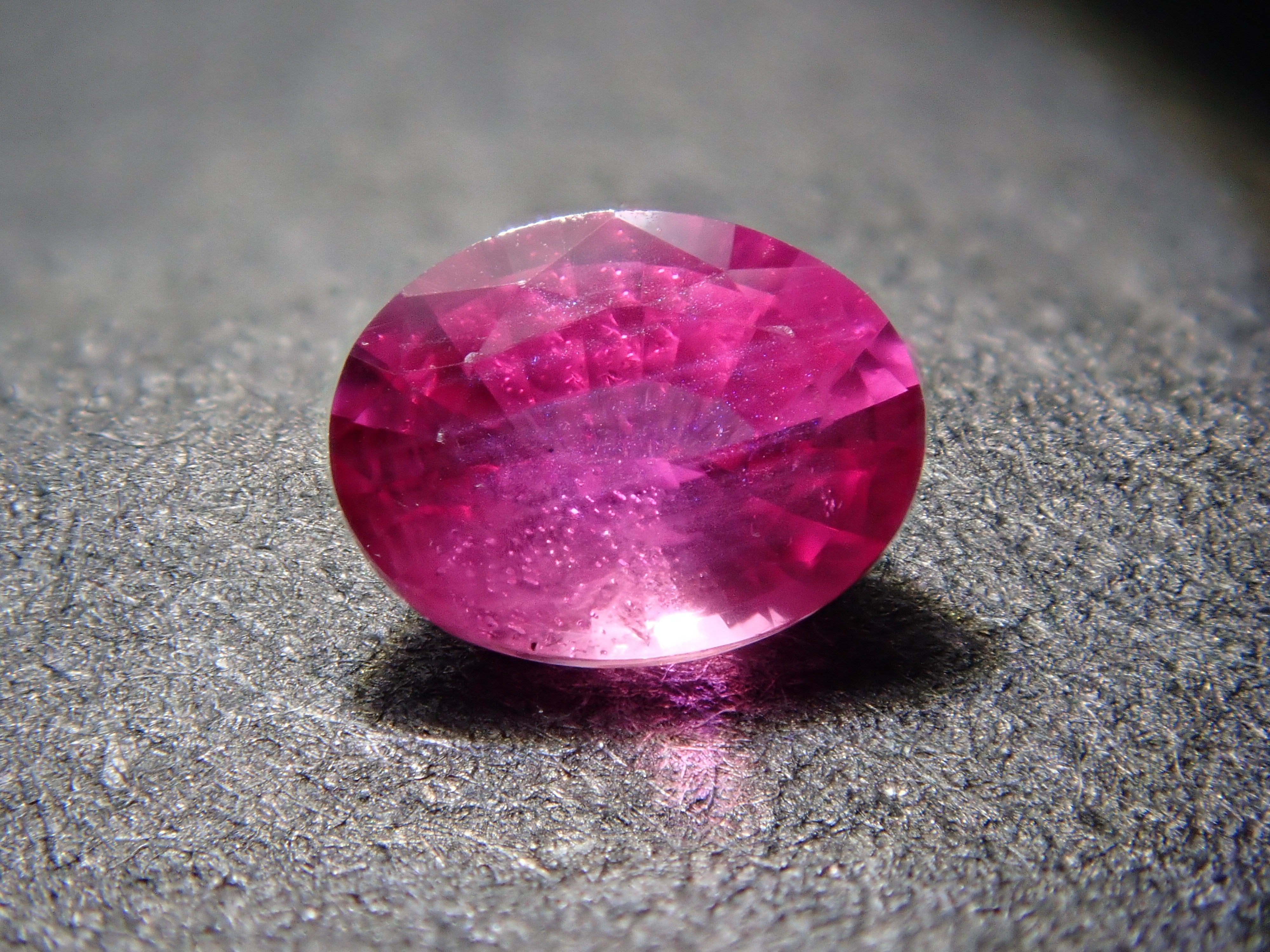 モザンビーク産ホットピンクサファイア 0.175ctルース