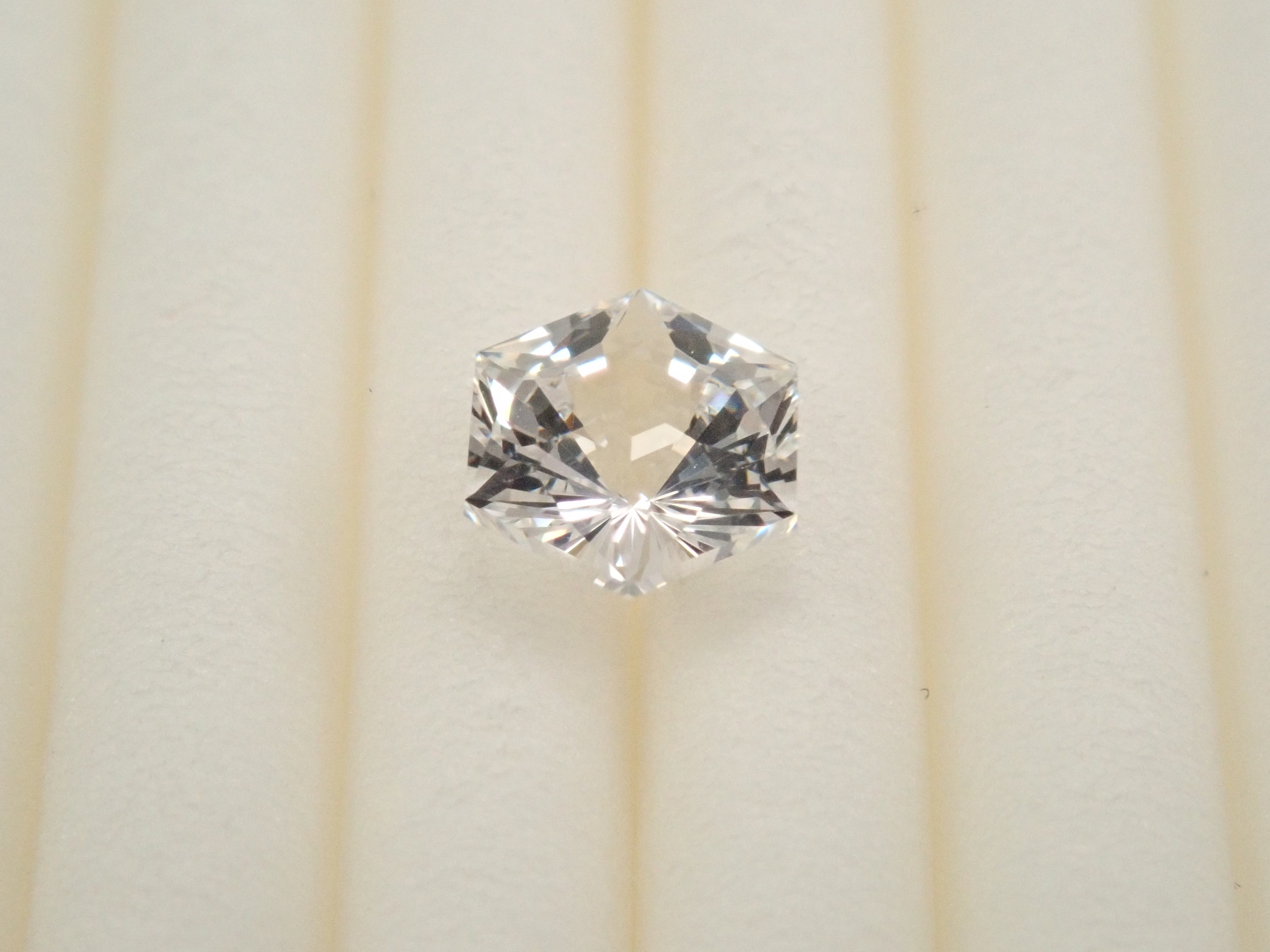 YAG(イットリウムアルミニウムガーネット) 0.598ctルース