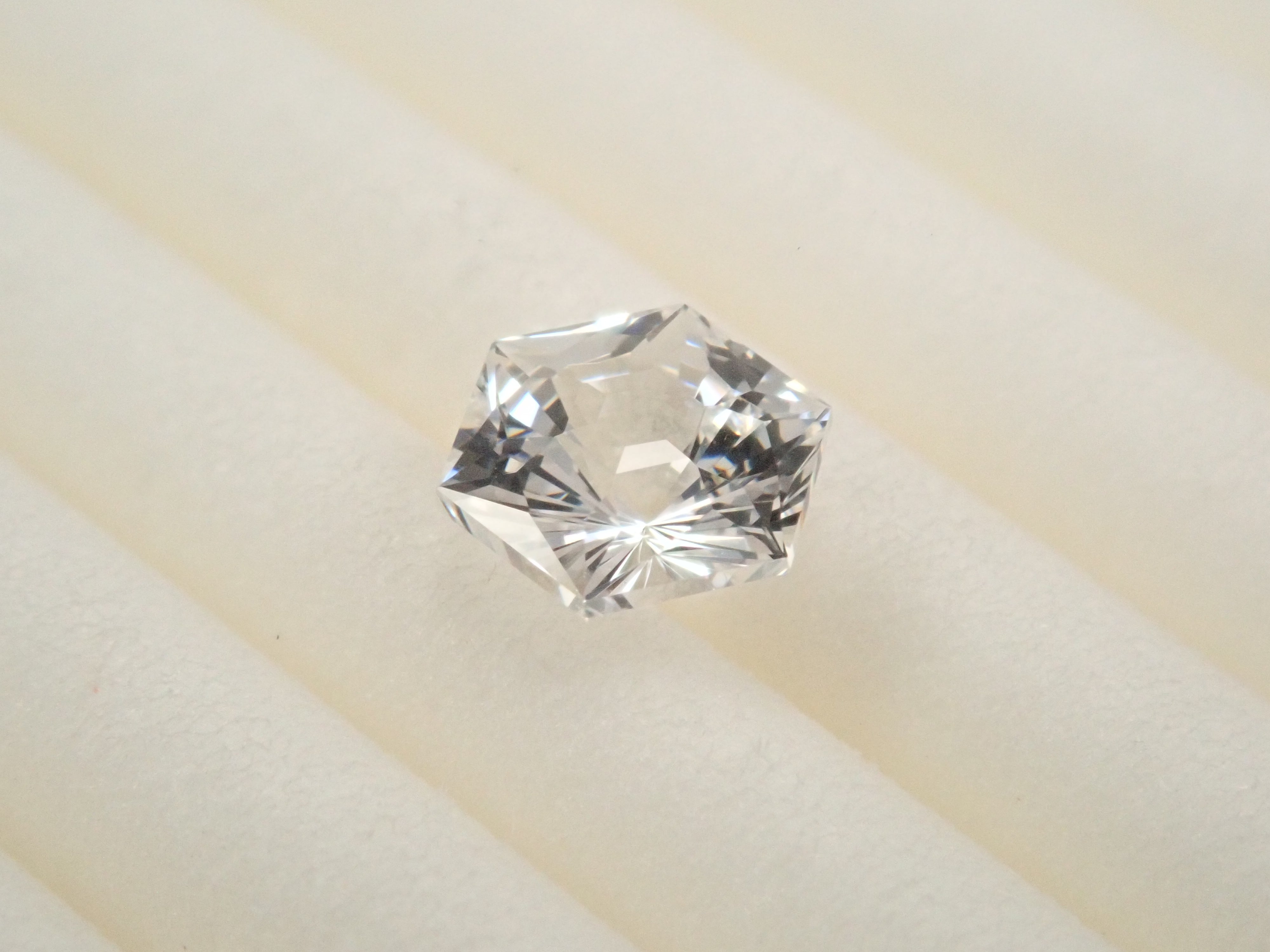 YAG(イットリウムアルミニウムガーネット) 0.598ctルース