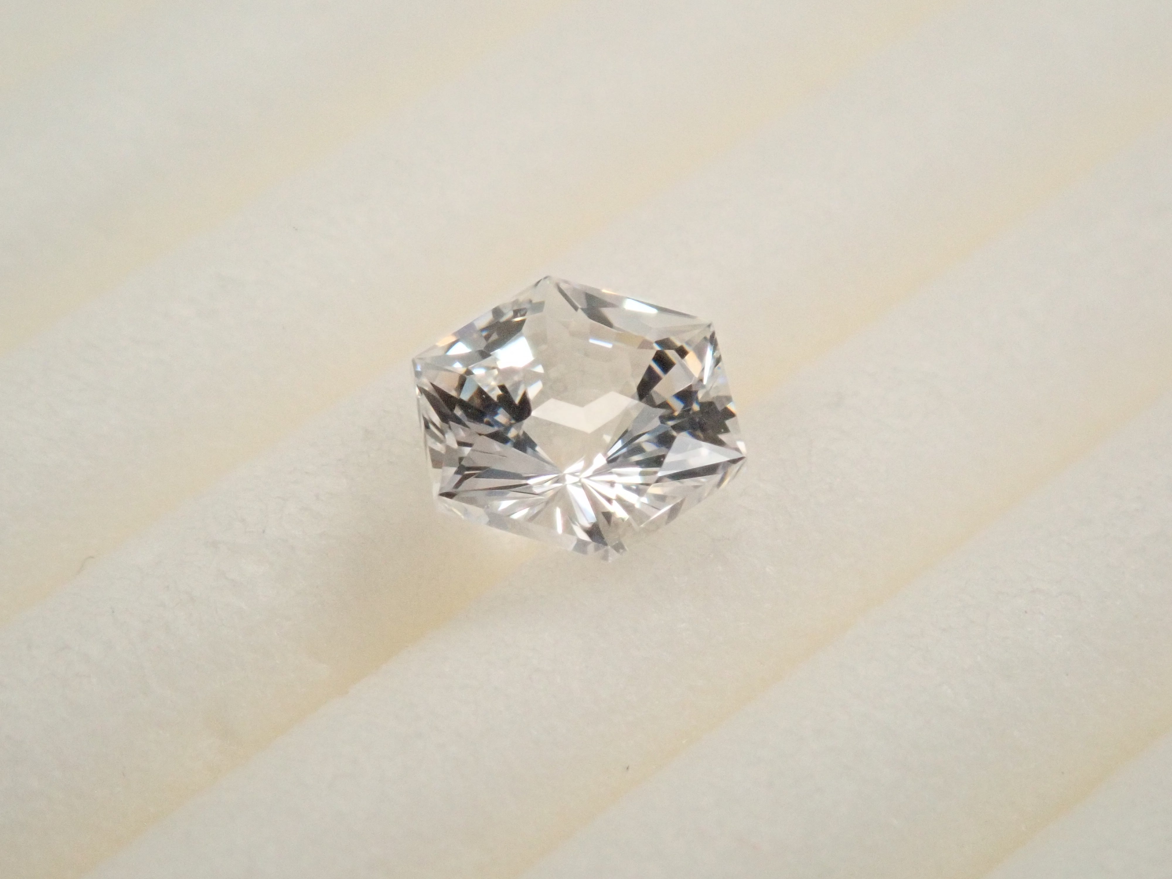 YAG(イットリウムアルミニウムガーネット) 0.598ctルース