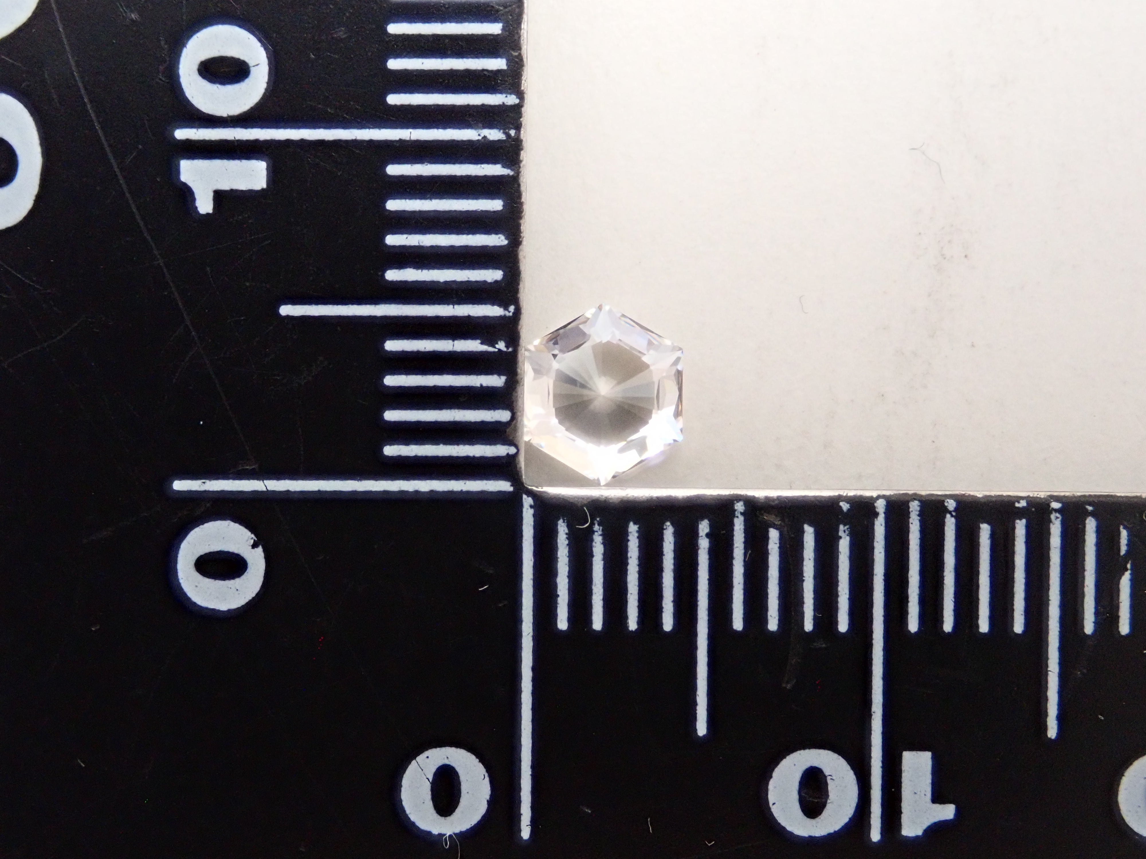 YAG(イットリウムアルミニウムガーネット) 0.598ctルース