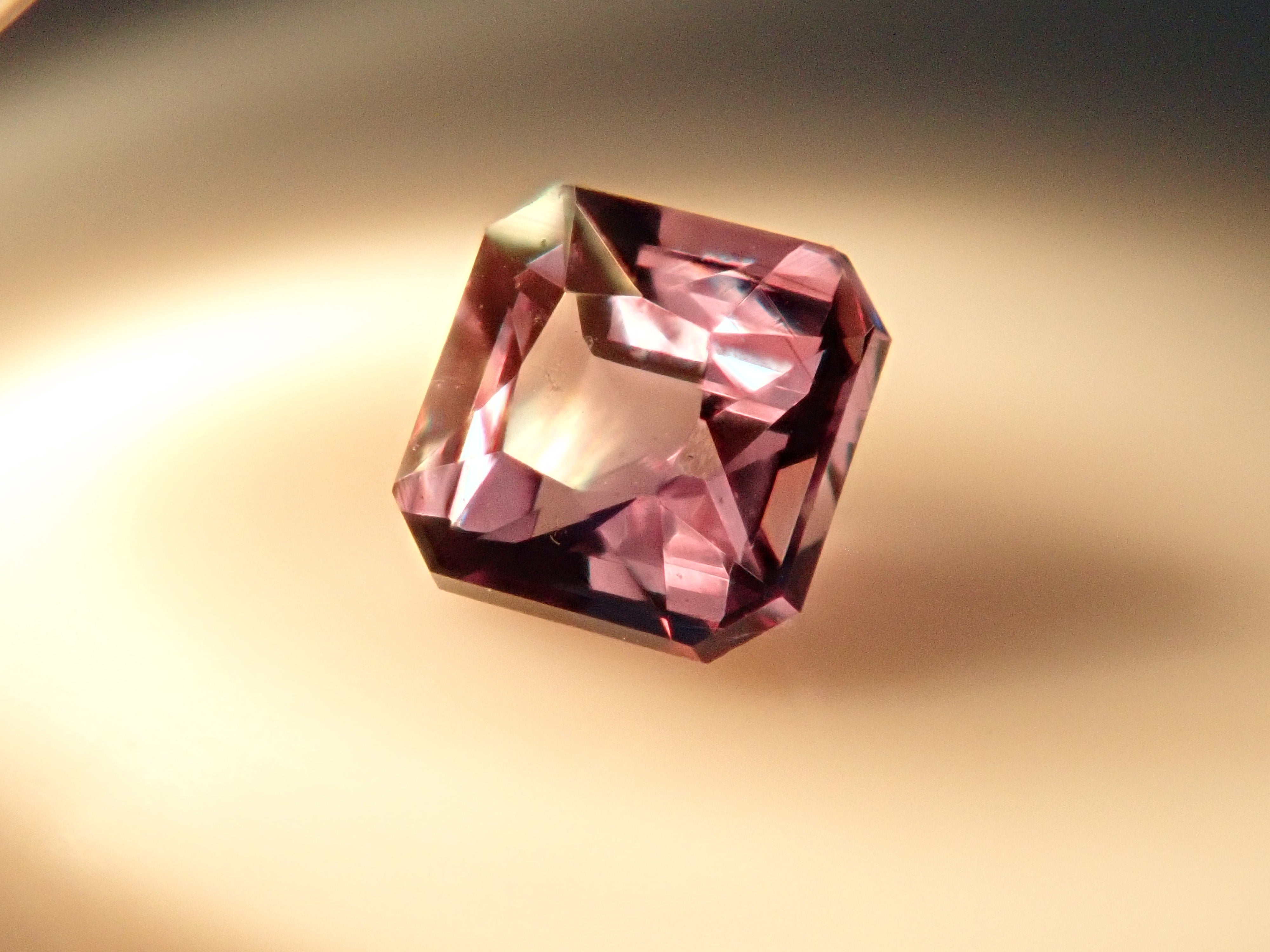 【12559928掲載】タンザニア産ベキリーブルーガーネット(カラーチェンジガーネット) 0.102ctルース