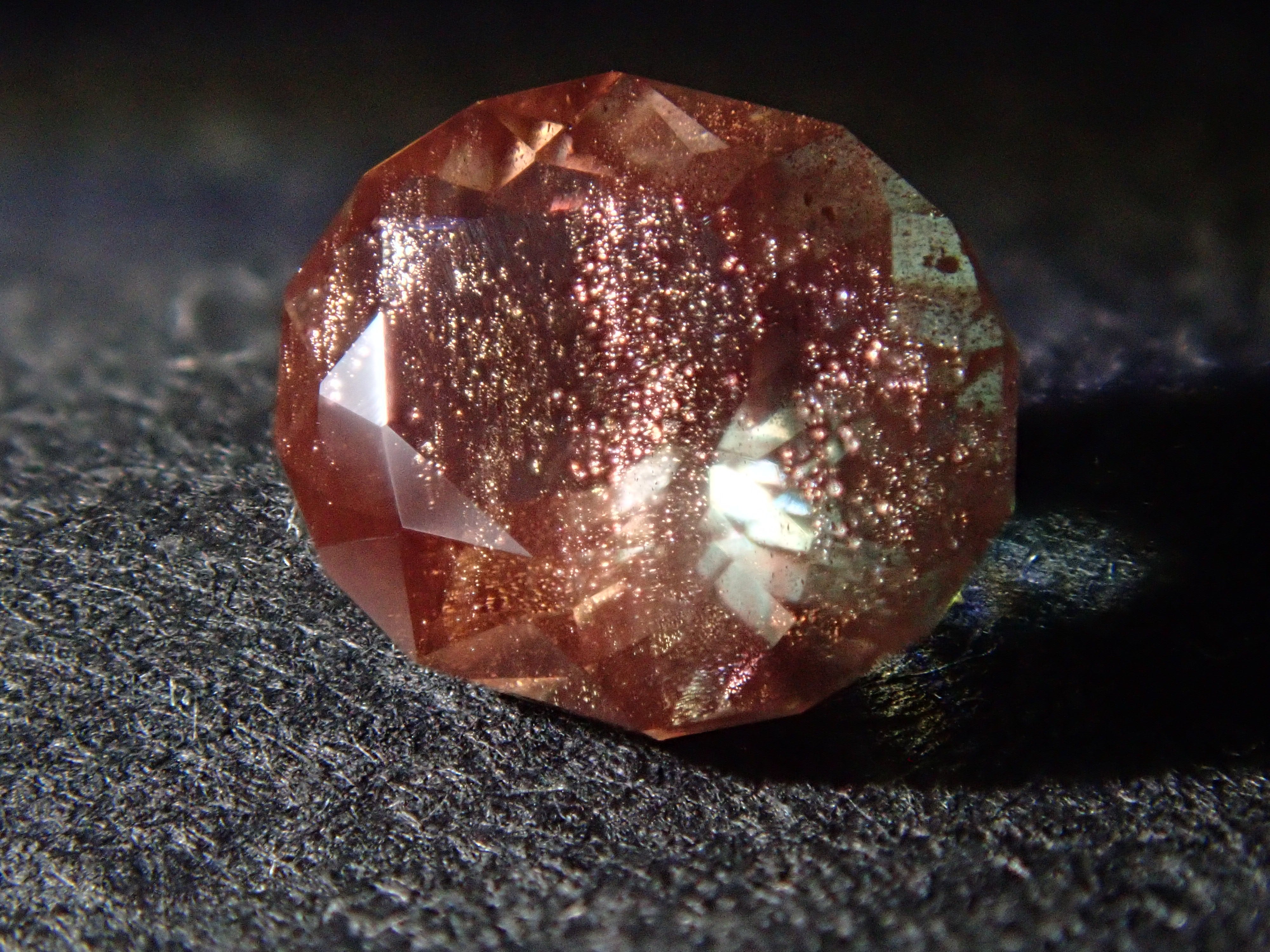 【12561305掲載】アメリカ産オレゴンサンストーン 0.472ctルース