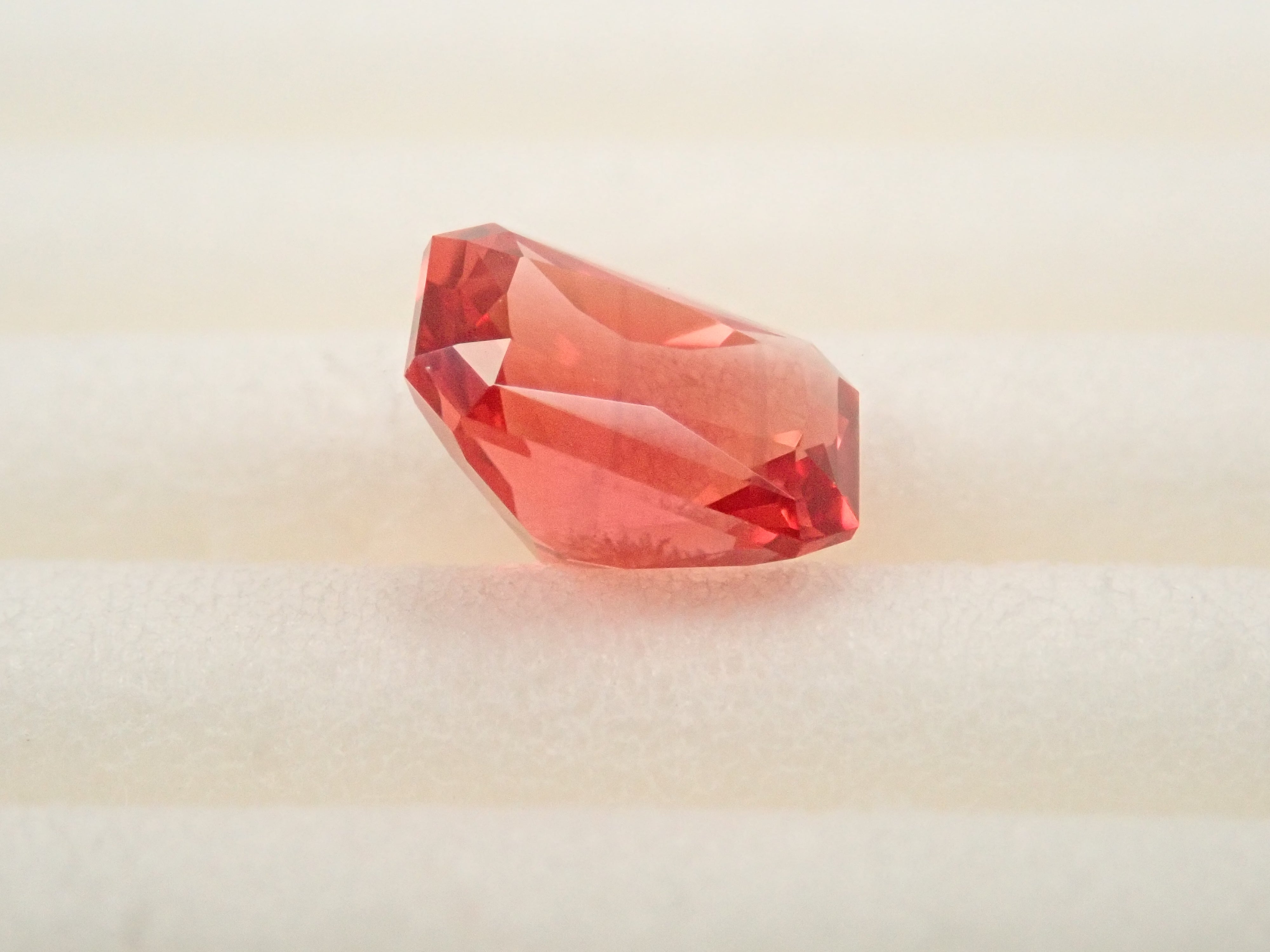 【12561308掲載】アメリカ産オレゴンサンストーン 0.428ctルース