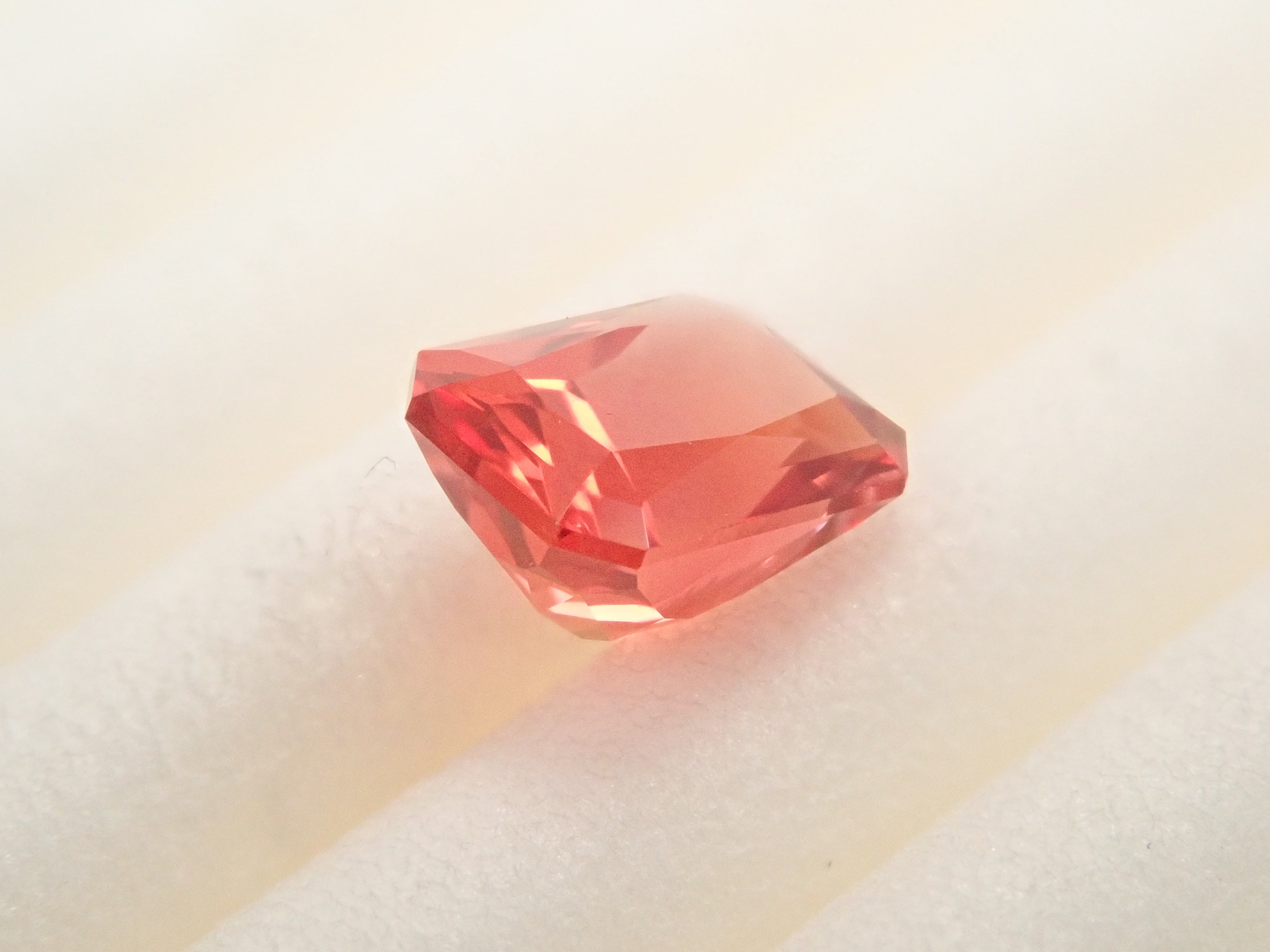 【12561308掲載】アメリカ産オレゴンサンストーン 0.428ctルース