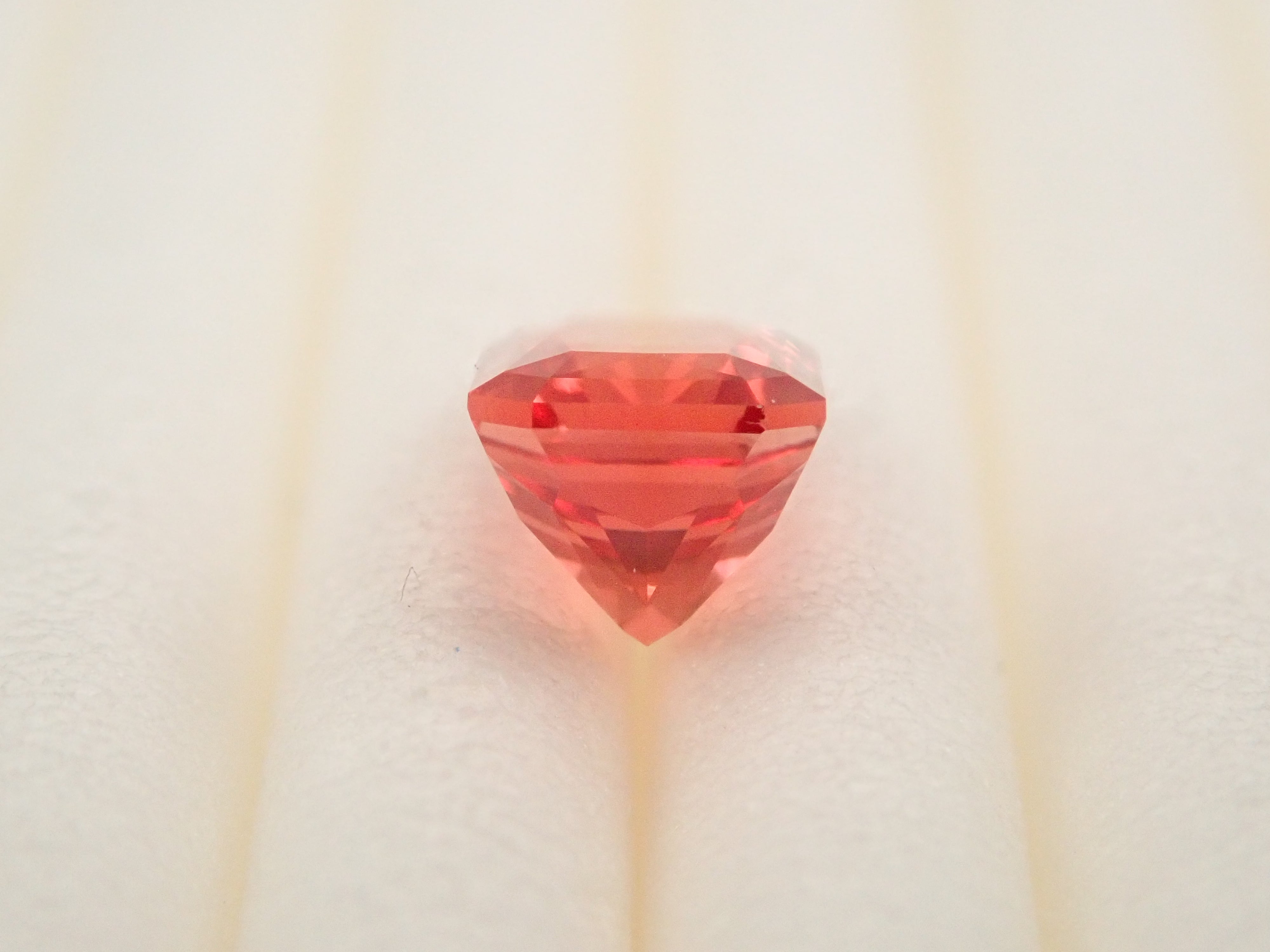 【12561308掲載】アメリカ産オレゴンサンストーン 0.428ctルース