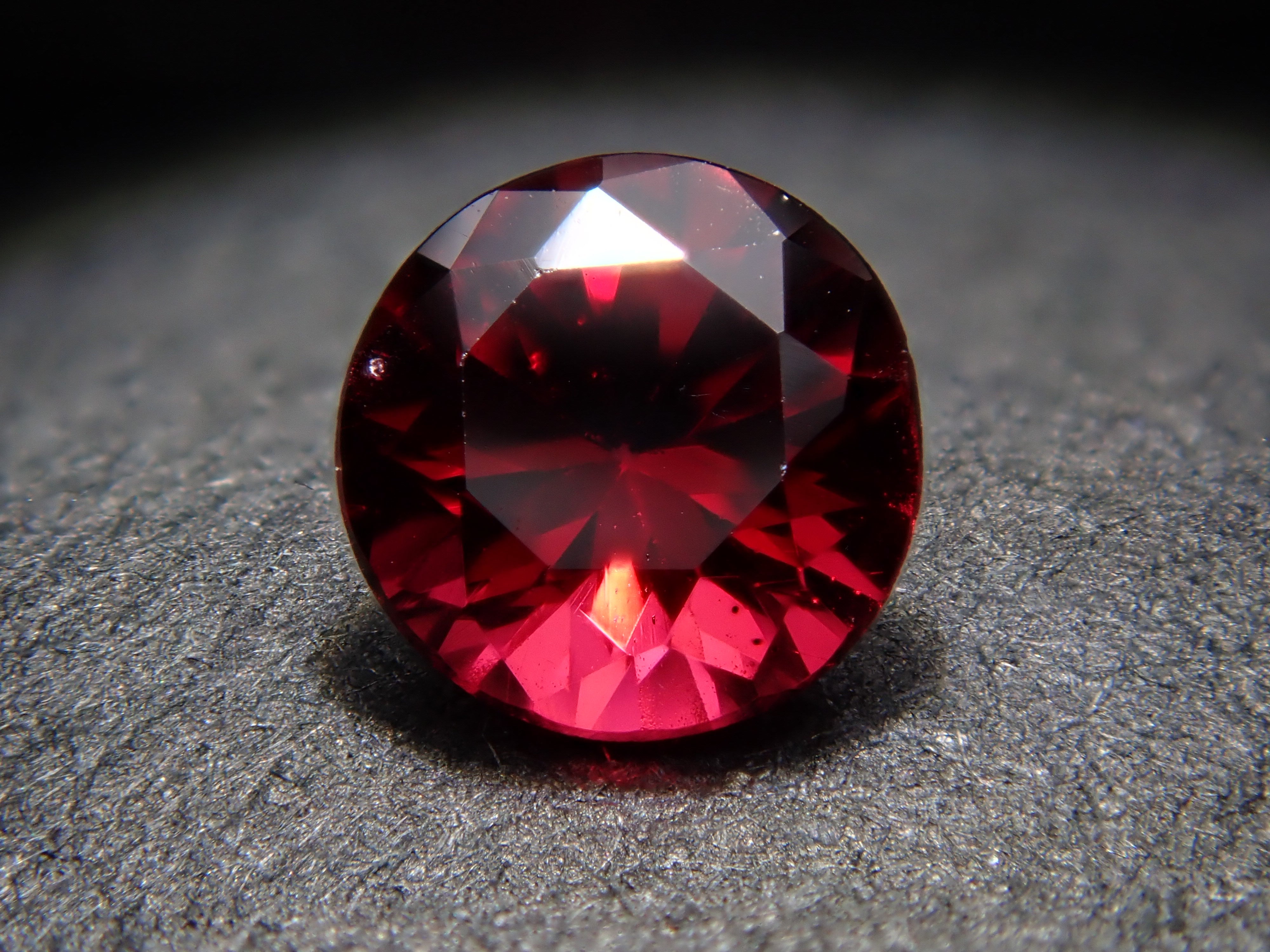 ミャンマー産レッドスピネル 0.196ctルース