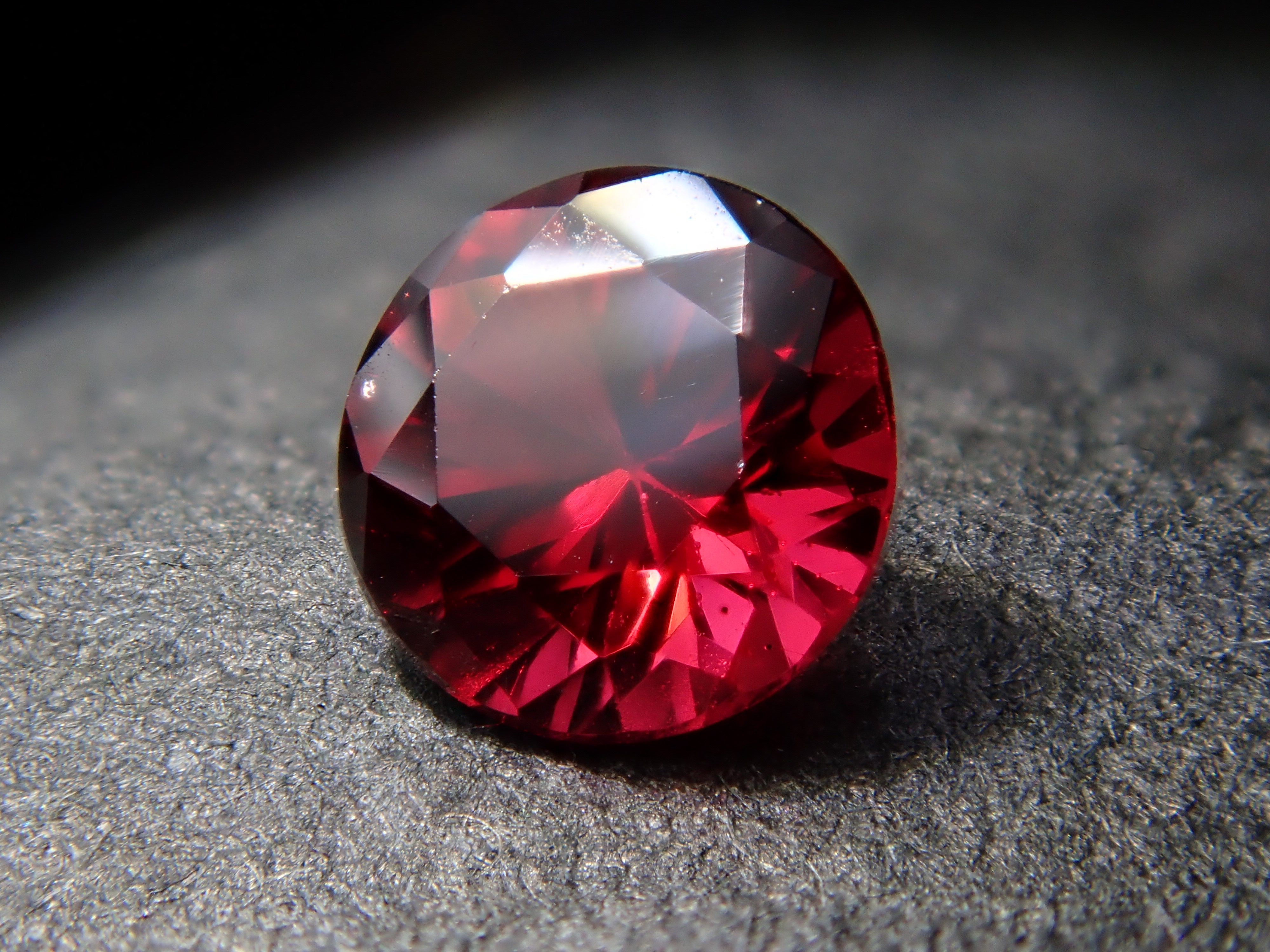 ミャンマー産レッドスピネル 0.196ctルース