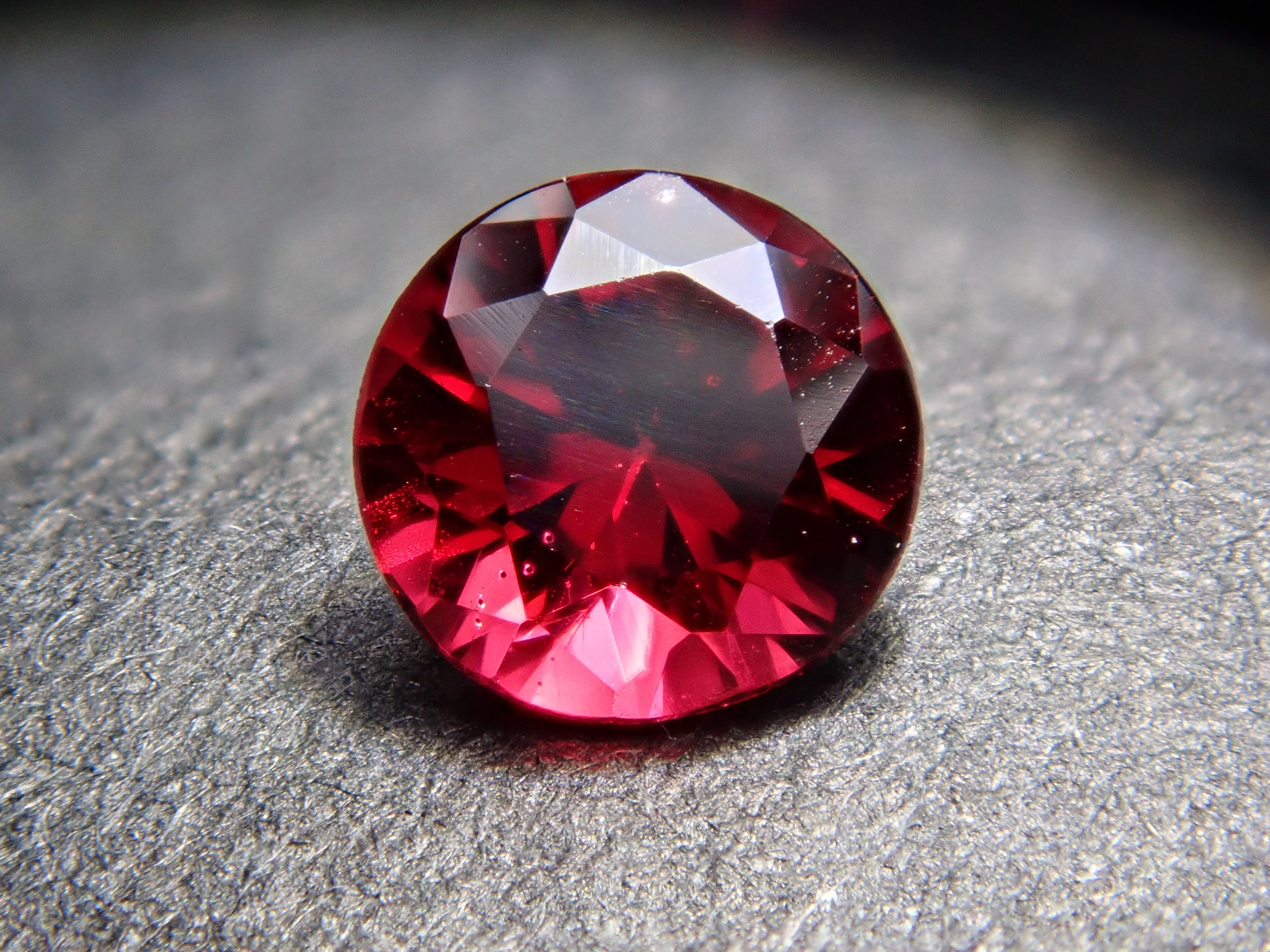 ミャンマー産レッドスピネル 0.196ctルース