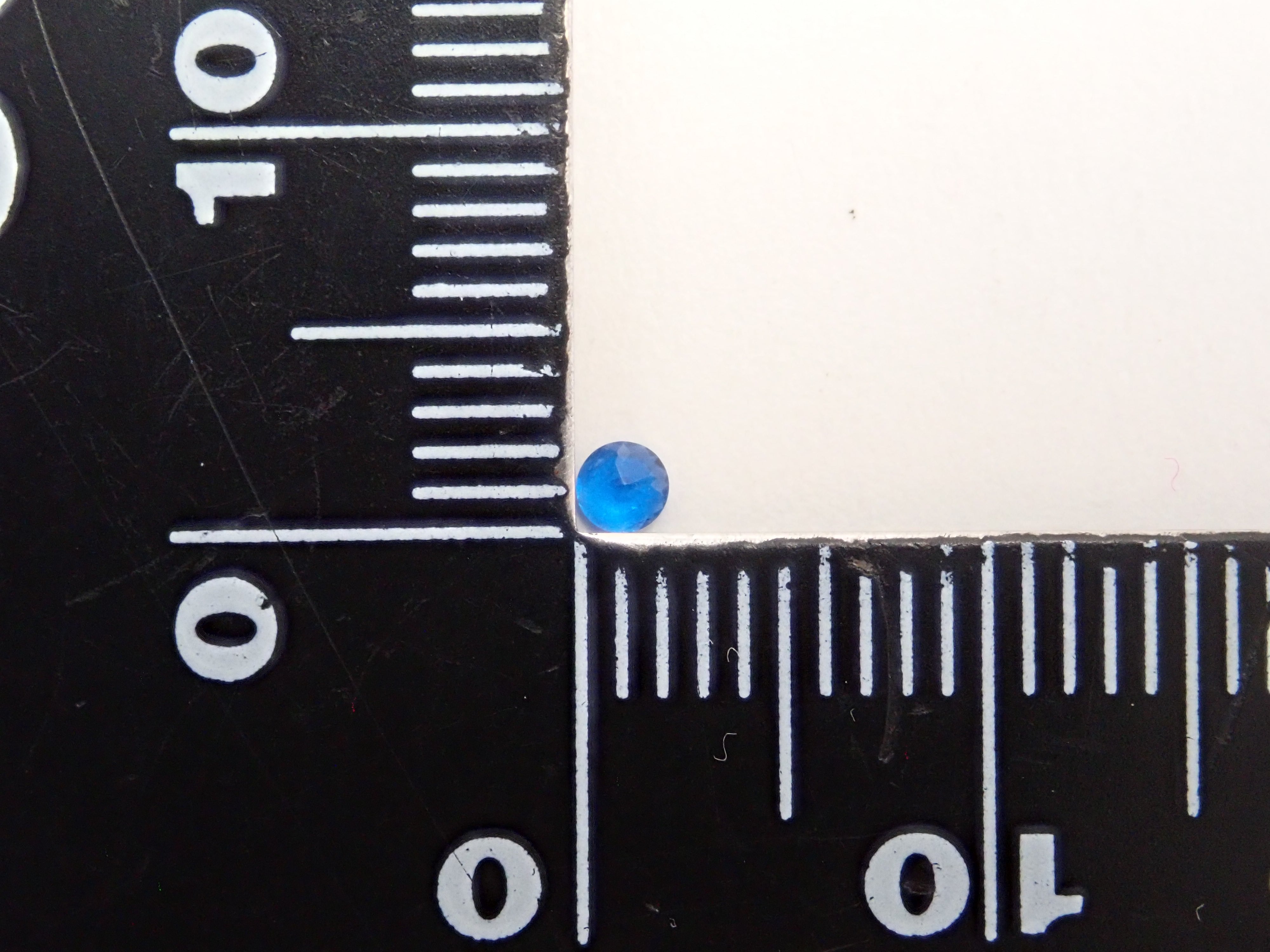 ドイツ産アウイナイト 0.035ctルース